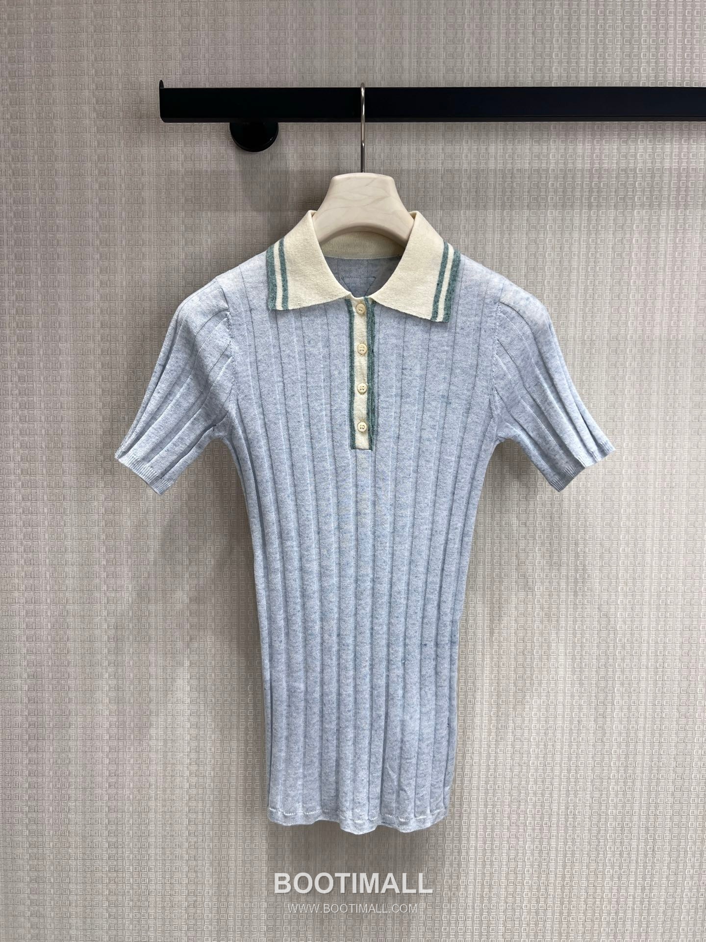 Prada SS26 Cotton Knit Polo T-Shirt Contrast Collar Button Logo 프라다 SS26 코튼 니트 폴로 반팔 티셔츠 배색 카라 버튼 로고 블루 티셔츠 7