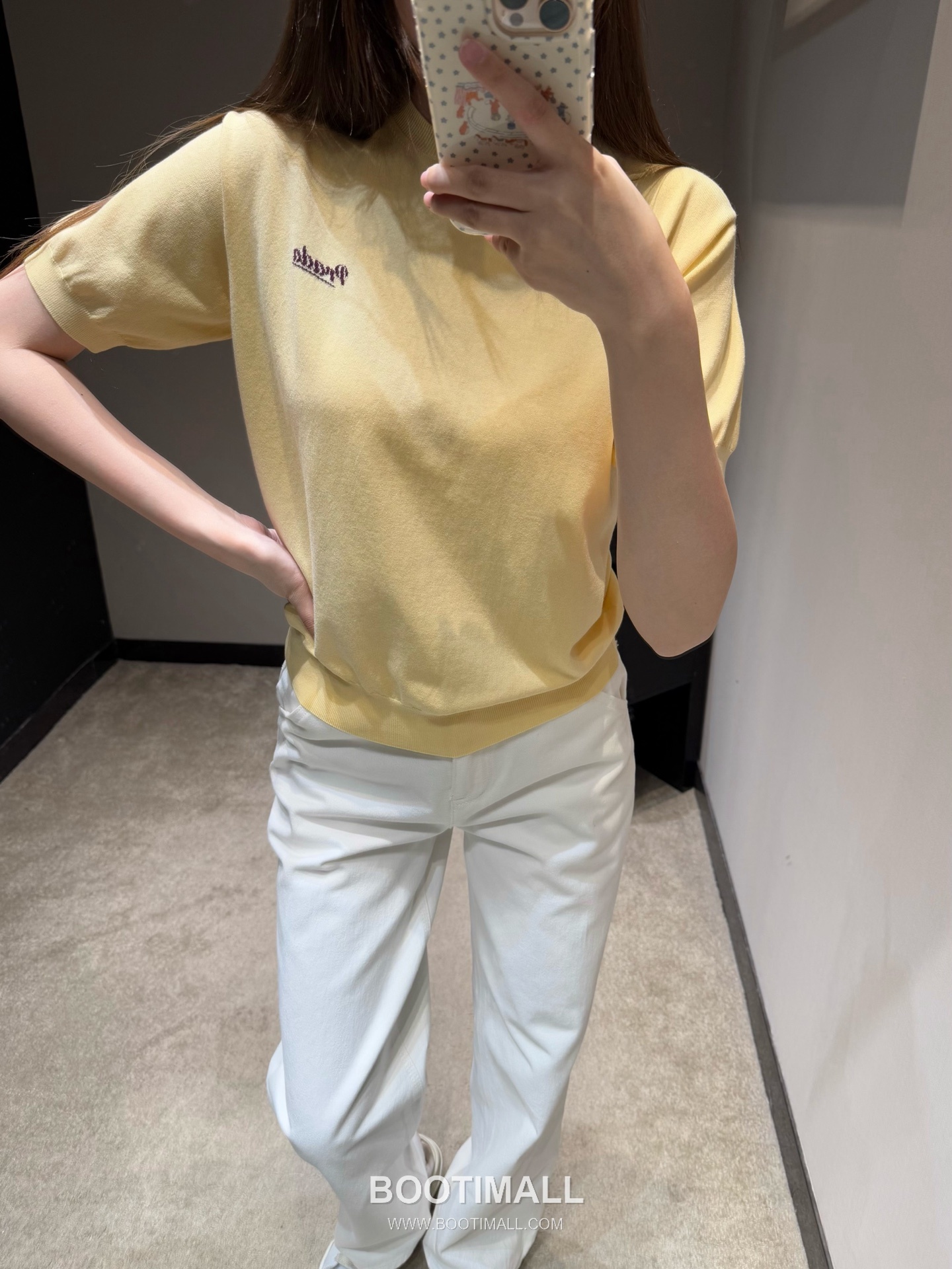 Prada SS26 Cotton Knit Short Sleeve T-Shirt Embroidery Logo 프라다 SS26 코튼 니트 반팔 티셔츠 자수 로고 옐로우 티셔츠 2