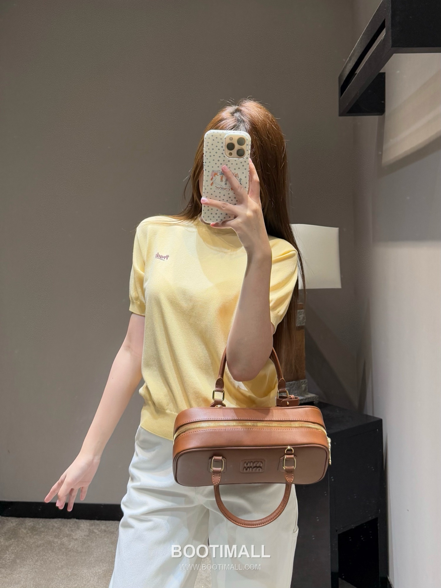 Prada SS26 Cotton Knit Short Sleeve T-Shirt Embroidery Logo 프라다 SS26 코튼 니트 반팔 티셔츠 자수 로고 옐로우 티셔츠 3