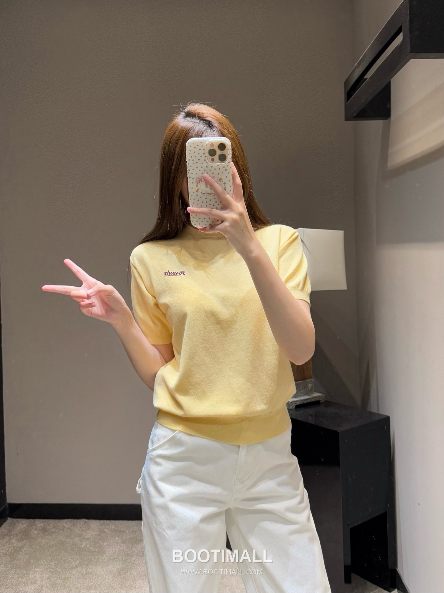 Prada SS26 Cotton Knit Short Sleeve T-Shirt Embroidery Logo 프라다 SS26 코튼 니트 반팔 티셔츠 자수 로고 옐로우 티셔츠 8