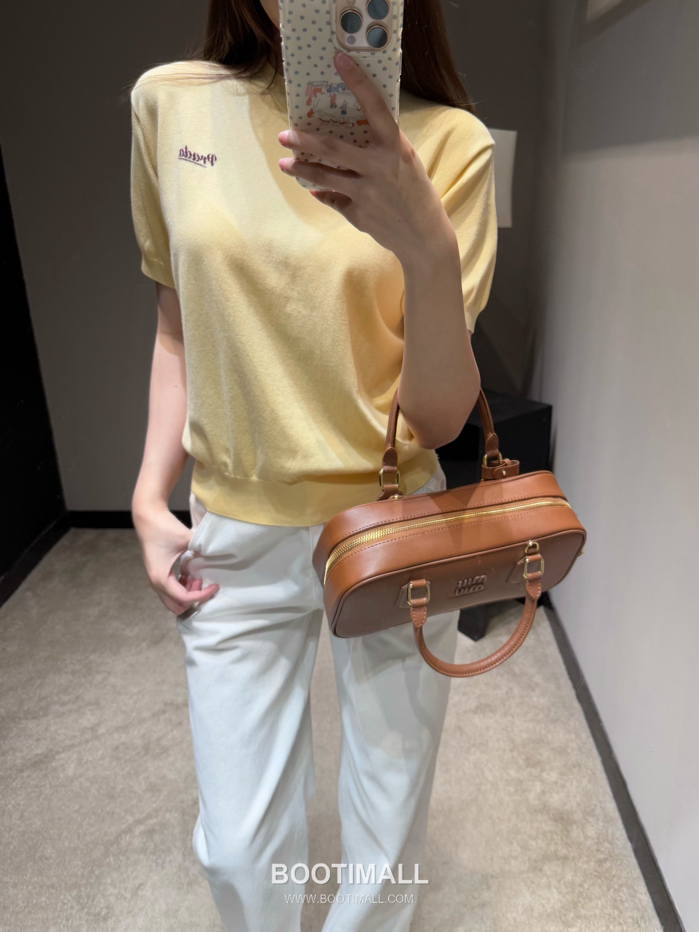 Prada SS26 Cotton Knit Short Sleeve T-Shirt Embroidery Logo 프라다 SS26 코튼 니트 반팔 티셔츠 자수 로고 옐로우 티셔츠 9