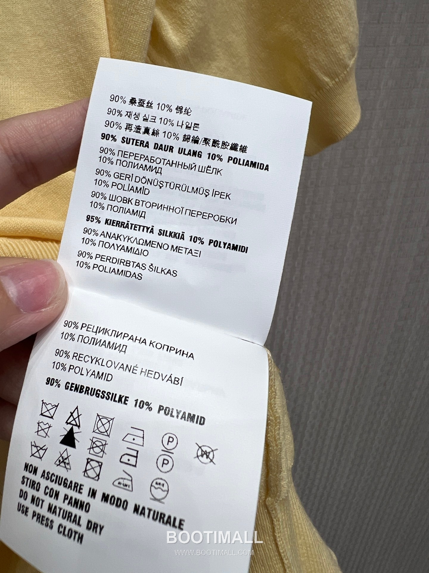 Prada SS26 Cotton Knit Short Sleeve T-Shirt Embroidery Logo 프라다 SS26 코튼 니트 반팔 티셔츠 자수 로고 옐로우 티셔츠 18