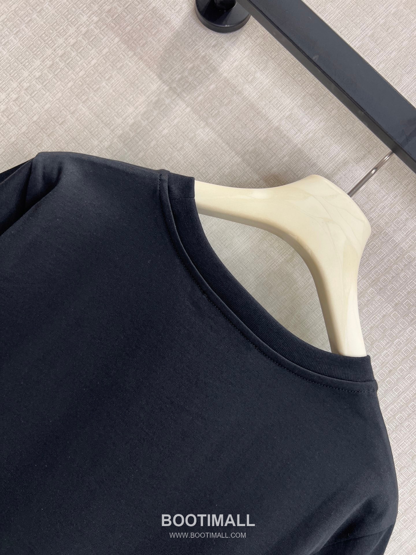 Acne Studios SS26 Cotton T-Shirt 1996 Logo Print 아크네스튜디오 SS26 코튼 티셔츠 1996 로고 프린트 블랙 티셔츠 13