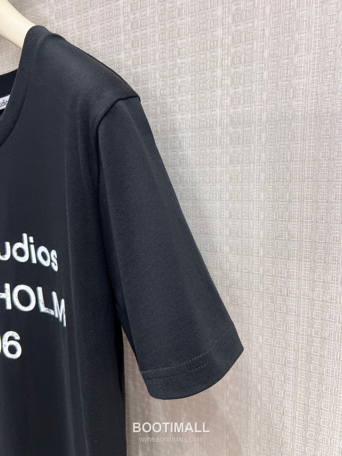 Acne Studios SS26 Cotton T-Shirt 1996 Logo Print 아크네스튜디오 SS26 코튼 티셔츠 1996 로고 프린트 블랙 티셔츠 15