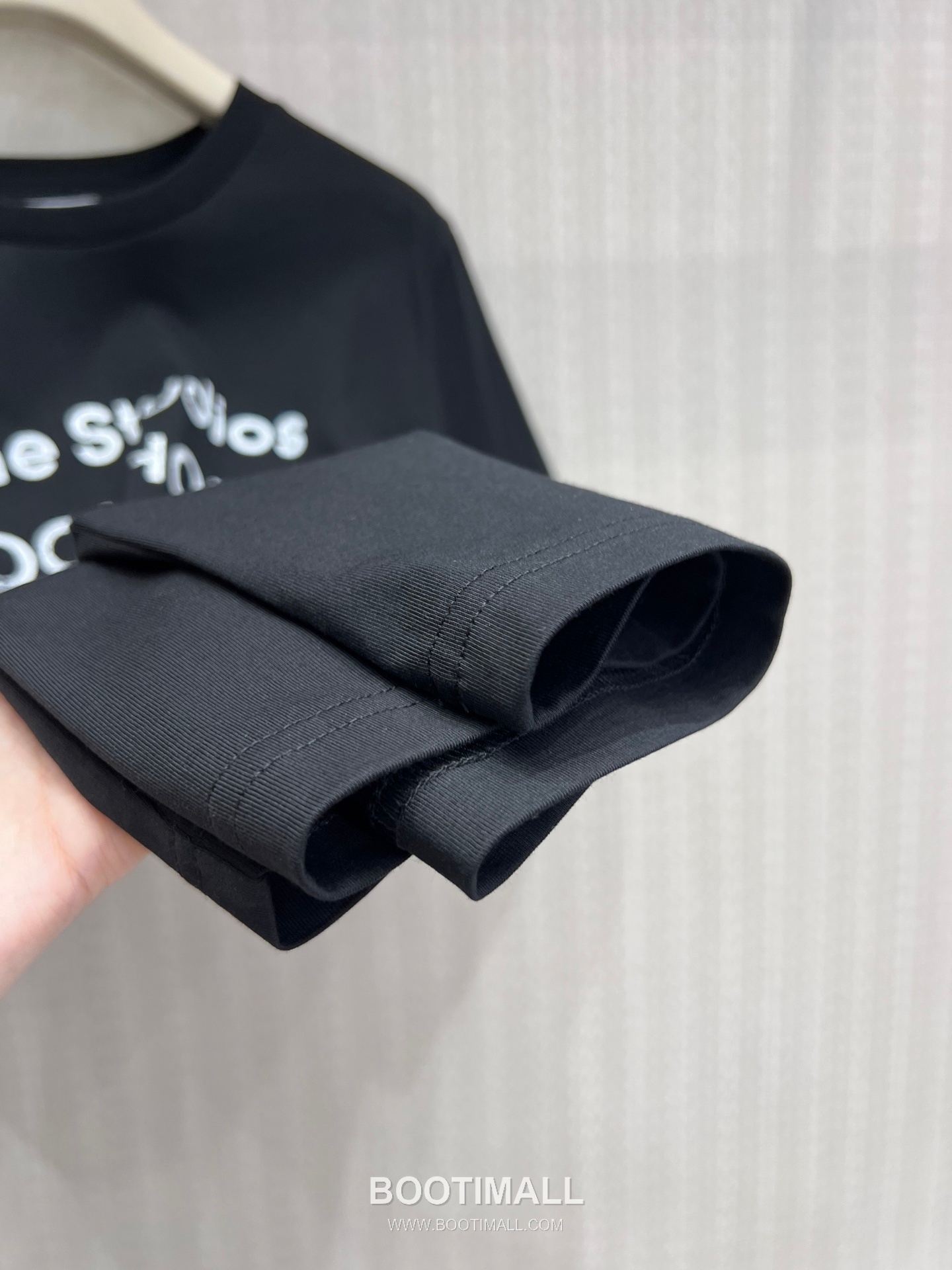 Acne Studios SS26 Cotton T-Shirt 1996 Logo Print 아크네스튜디오 SS26 코튼 티셔츠 1996 로고 프린트 블랙 티셔츠 17