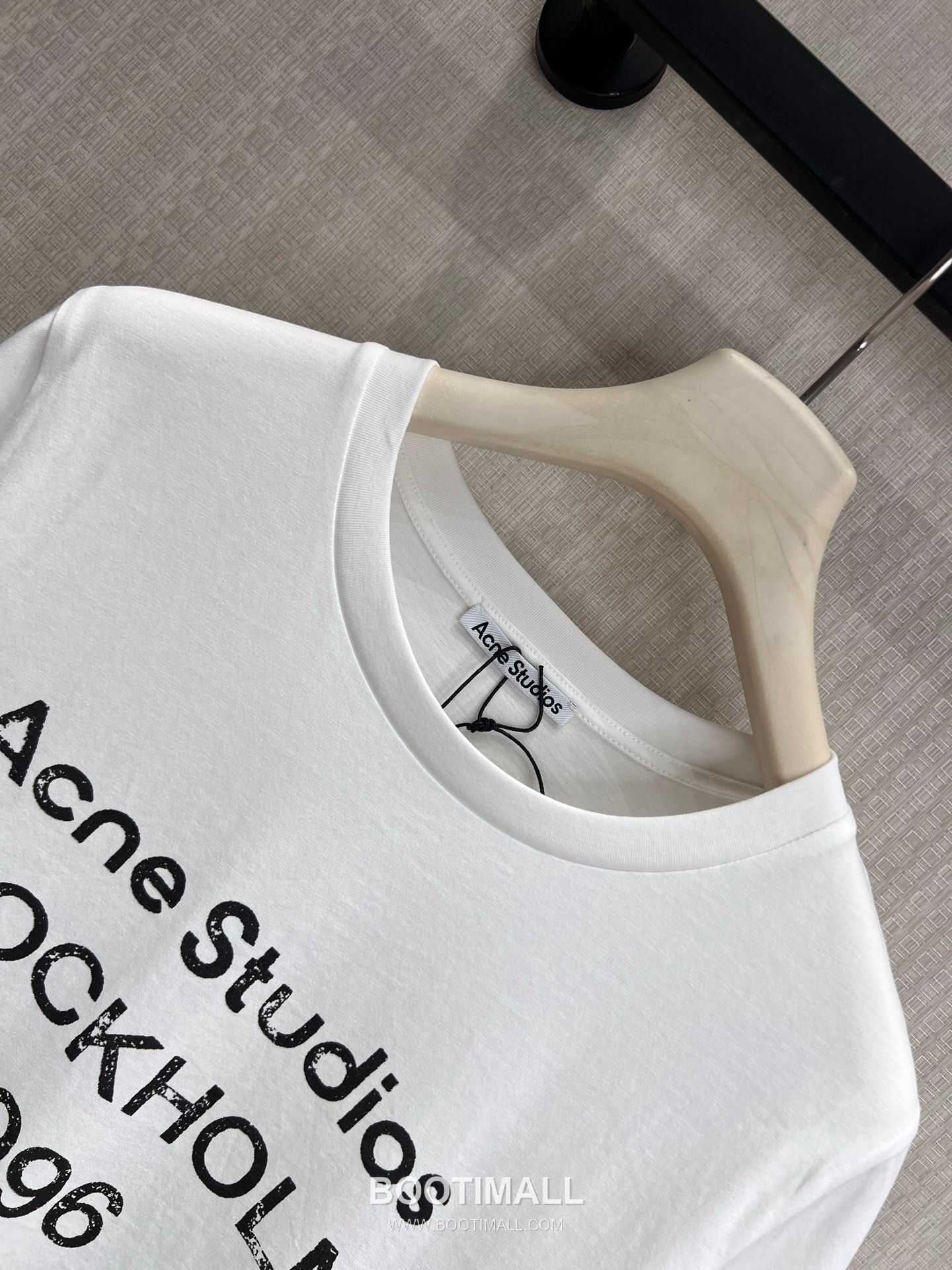 Acne Studios SS26 Cotton T-Shirt 1996 Logo Print 아크네스튜디오 SS26 코튼 티셔츠 1996 로고 프린트 블랙 티셔츠 12
