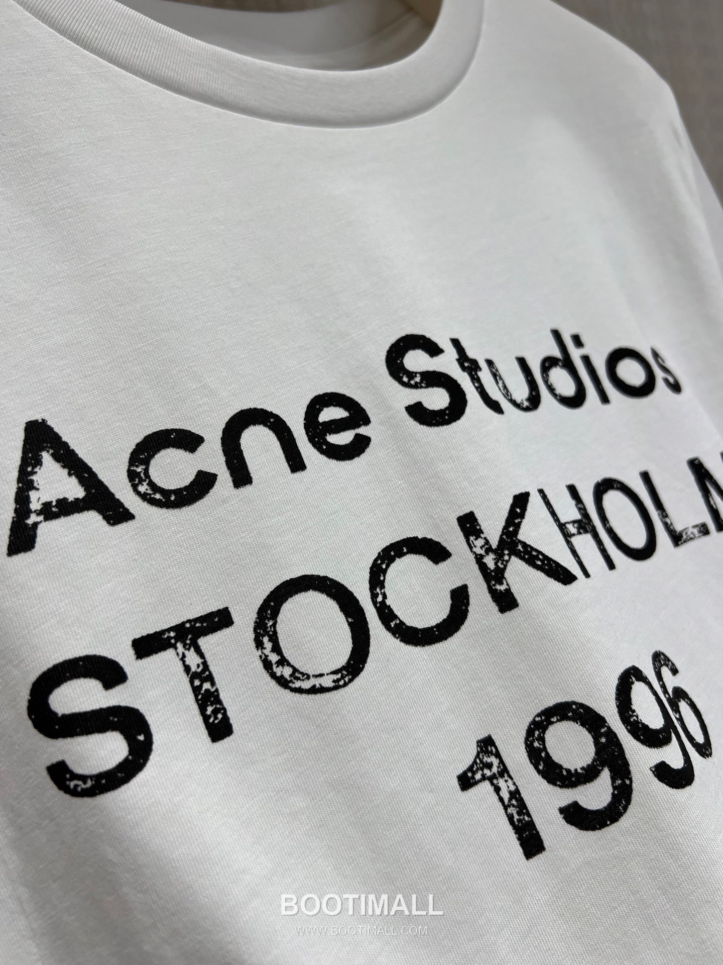 Acne Studios SS26 Cotton T-Shirt 1996 Logo Print 아크네스튜디오 SS26 코튼 티셔츠 1996 로고 프린트 블랙 티셔츠 14