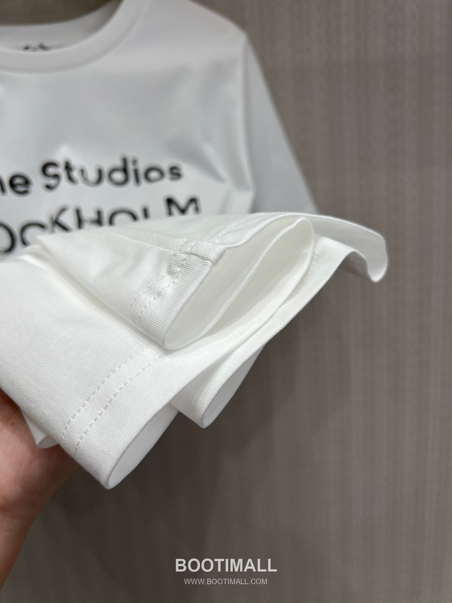 Acne Studios SS26 Cotton T-Shirt 1996 Logo Print 아크네스튜디오 SS26 코튼 티셔츠 1996 로고 프린트 블랙 티셔츠 17