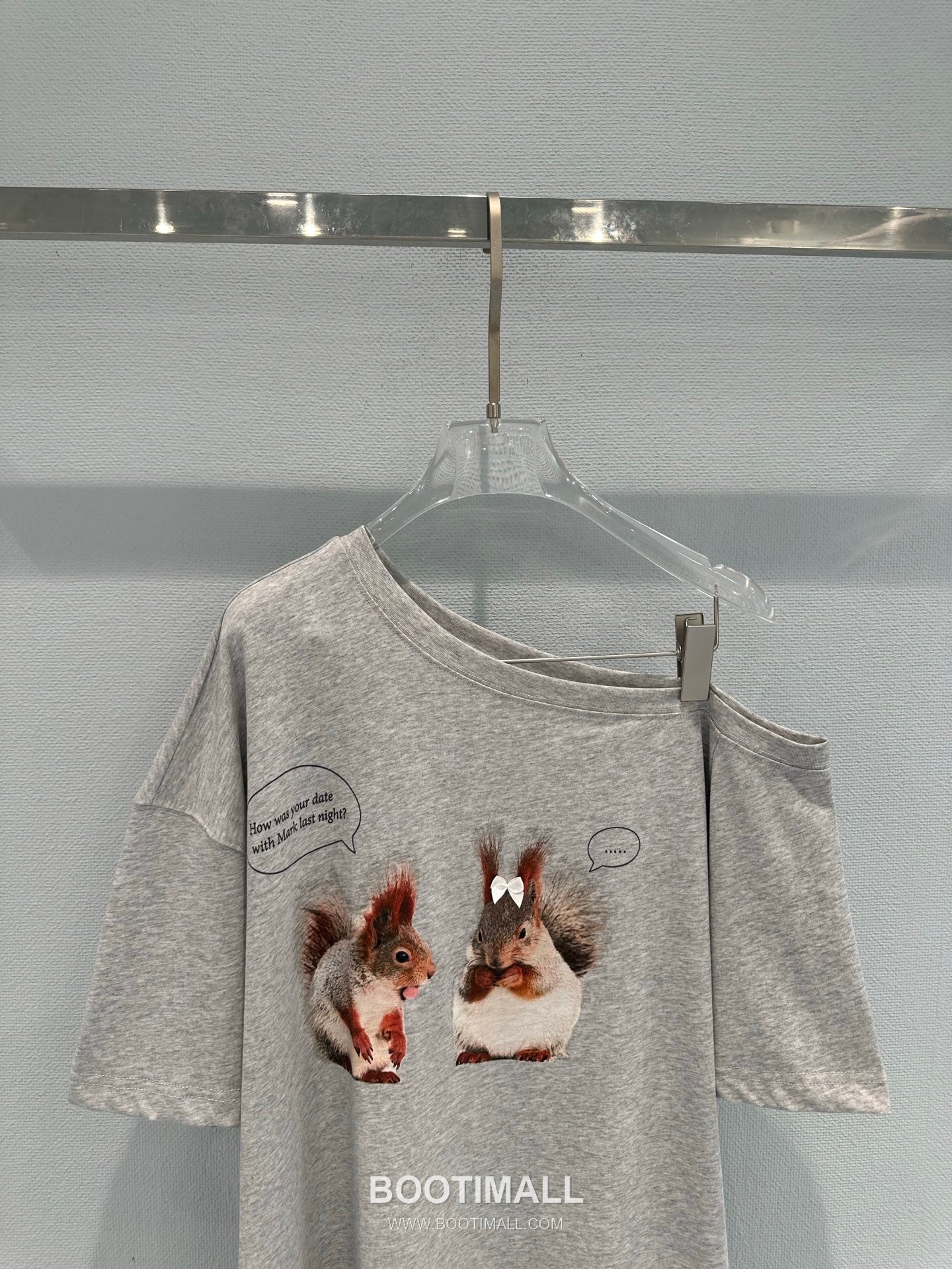 Maison Margiela SS26 Cotton T-Shirt One Shoulder Cartoon Print 아크네스튜디오 SS26 코튼 티셔츠 원숄더 카툰 프린트 그레이 티셔츠 6