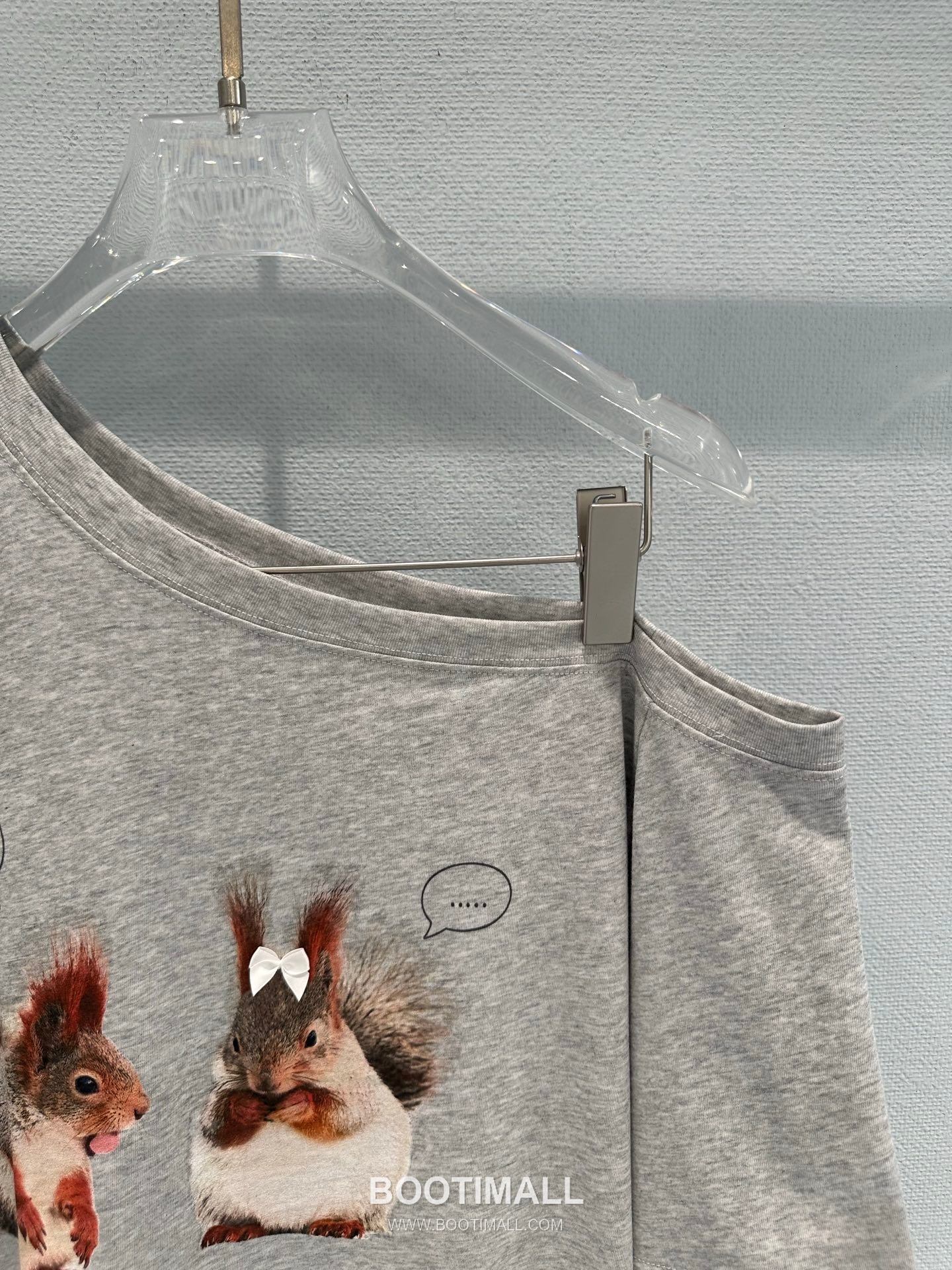 Maison Margiela SS26 Cotton T-Shirt One Shoulder Cartoon Print 아크네스튜디오 SS26 코튼 티셔츠 원숄더 카툰 프린트 그레이 티셔츠 8