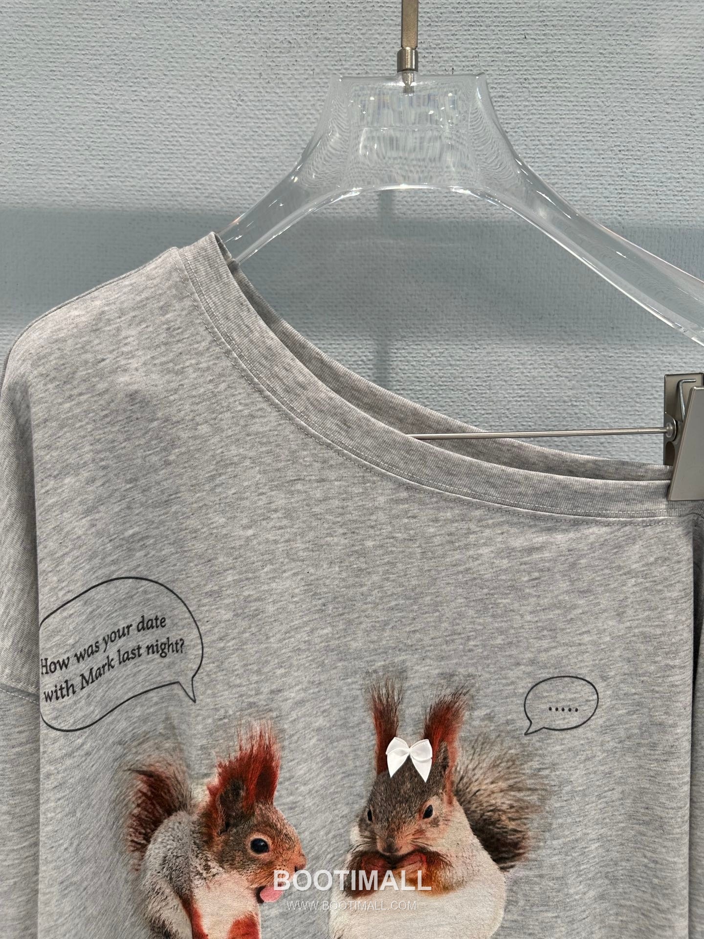 Maison Margiela SS26 Cotton T-Shirt One Shoulder Cartoon Print 아크네스튜디오 SS26 코튼 티셔츠 원숄더 카툰 프린트 그레이 티셔츠 9