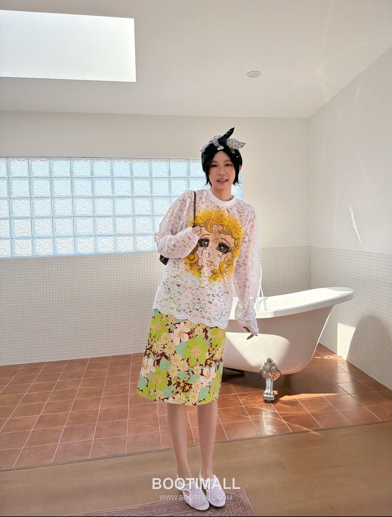 Pushbutton SS26 Polyester Lace Long Sleeve T-Shirt Graphic Print 푸시버튼 SS26 폴리에스터 레이스 긴팔 티셔츠 그래픽 프린트 화이트 티셔츠 3