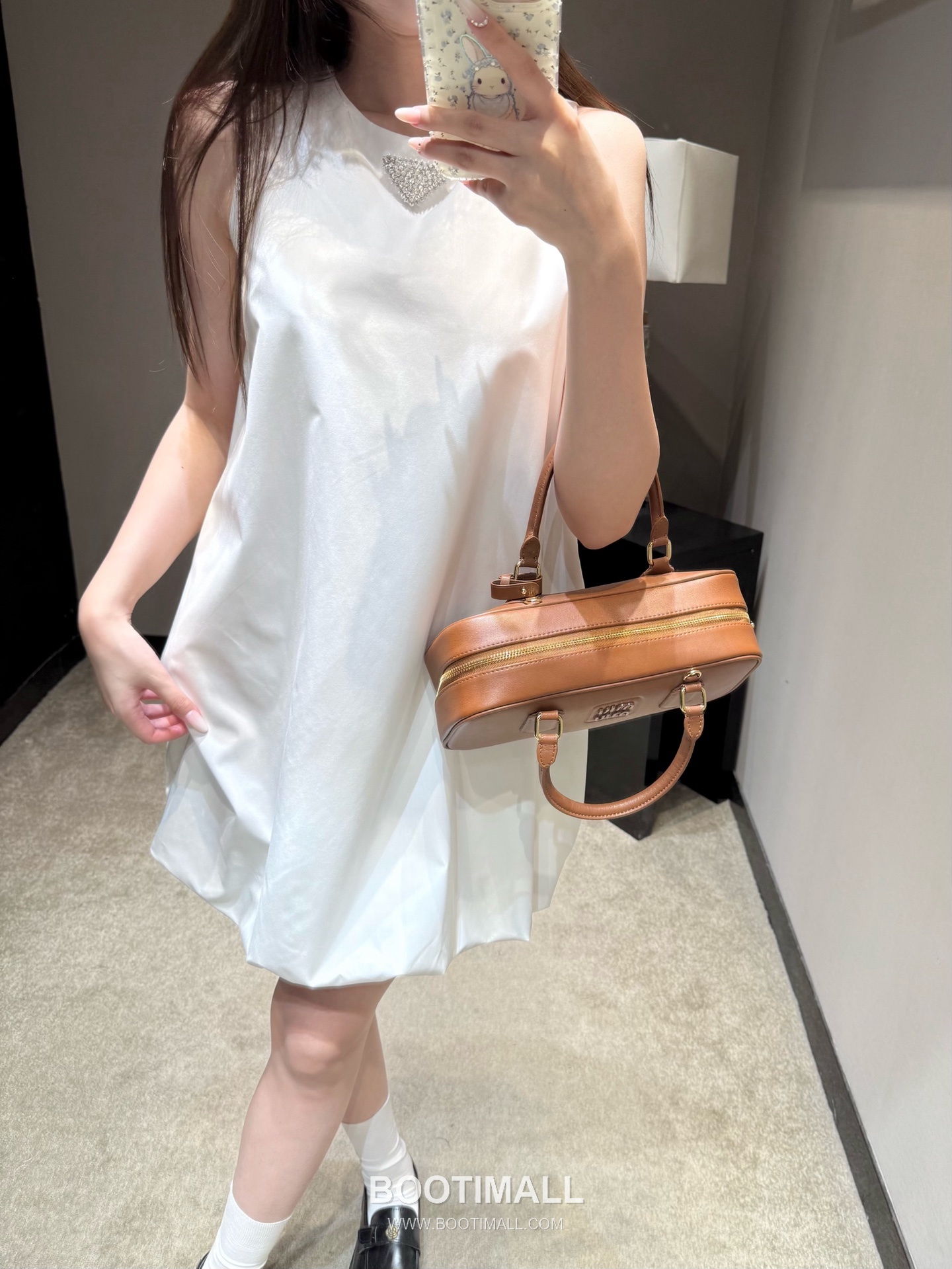 Prada SS26 Polyester Sleeveless Dress Triangle Crystal Logo A-Line 프라다 SS26 폴리에스터 민소매 원피스 트라이앵글 크리스탈 로고 A라인 블랙 원피스 2