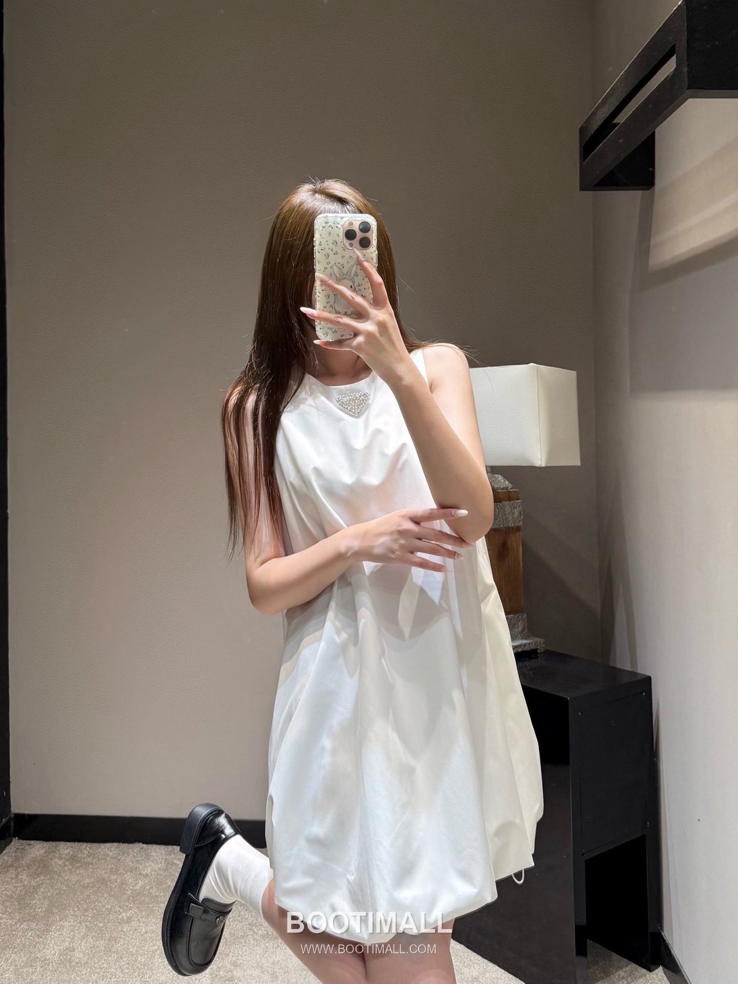 Prada SS26 Polyester Sleeveless Dress Triangle Crystal Logo A-Line 프라다 SS26 폴리에스터 민소매 원피스 트라이앵글 크리스탈 로고 A라인 블랙 원피스 3