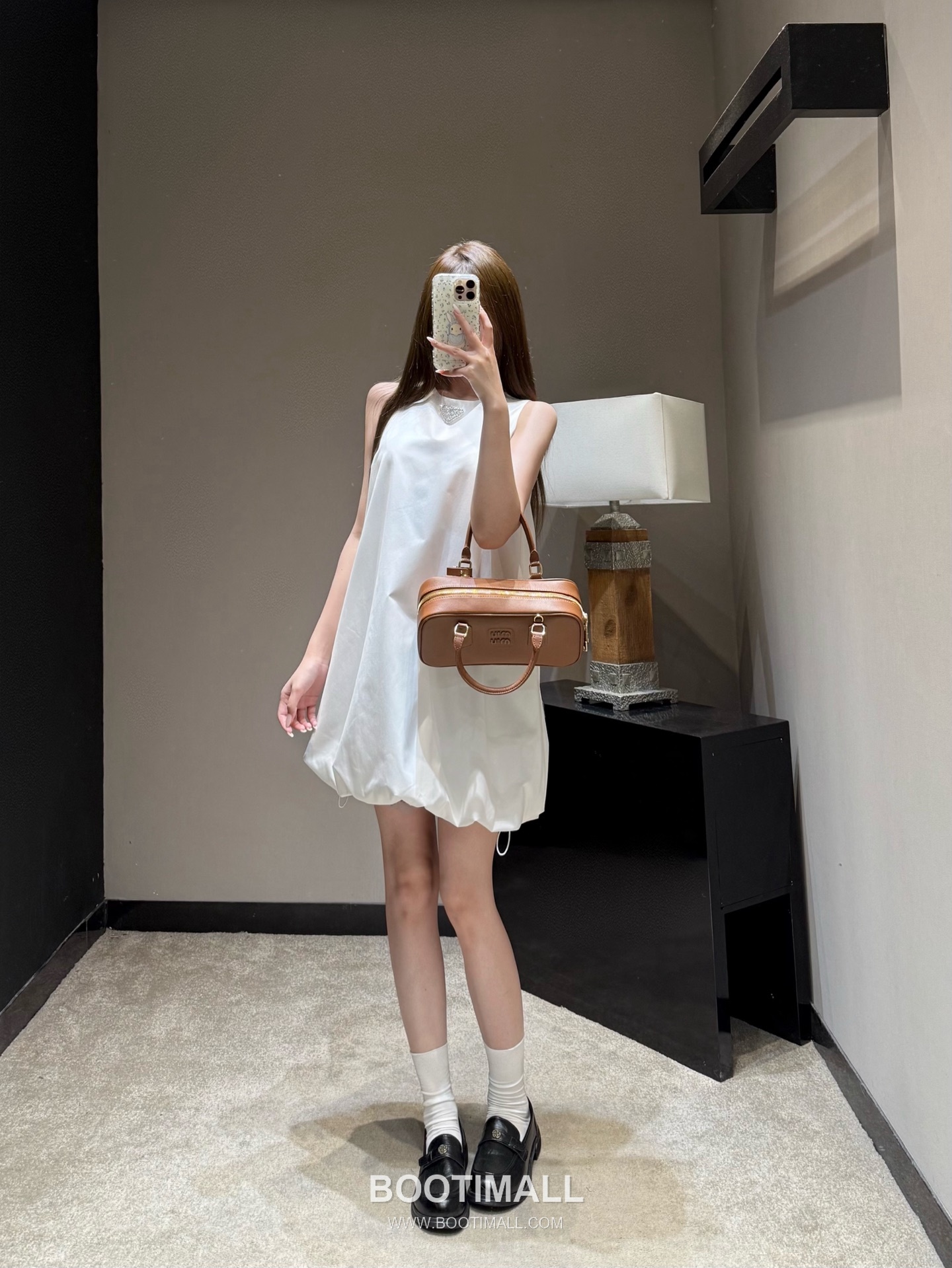 Prada SS26 Polyester Sleeveless Dress Triangle Crystal Logo A-Line 프라다 SS26 폴리에스터 민소매 원피스 트라이앵글 크리스탈 로고 A라인 블랙 원피스 4