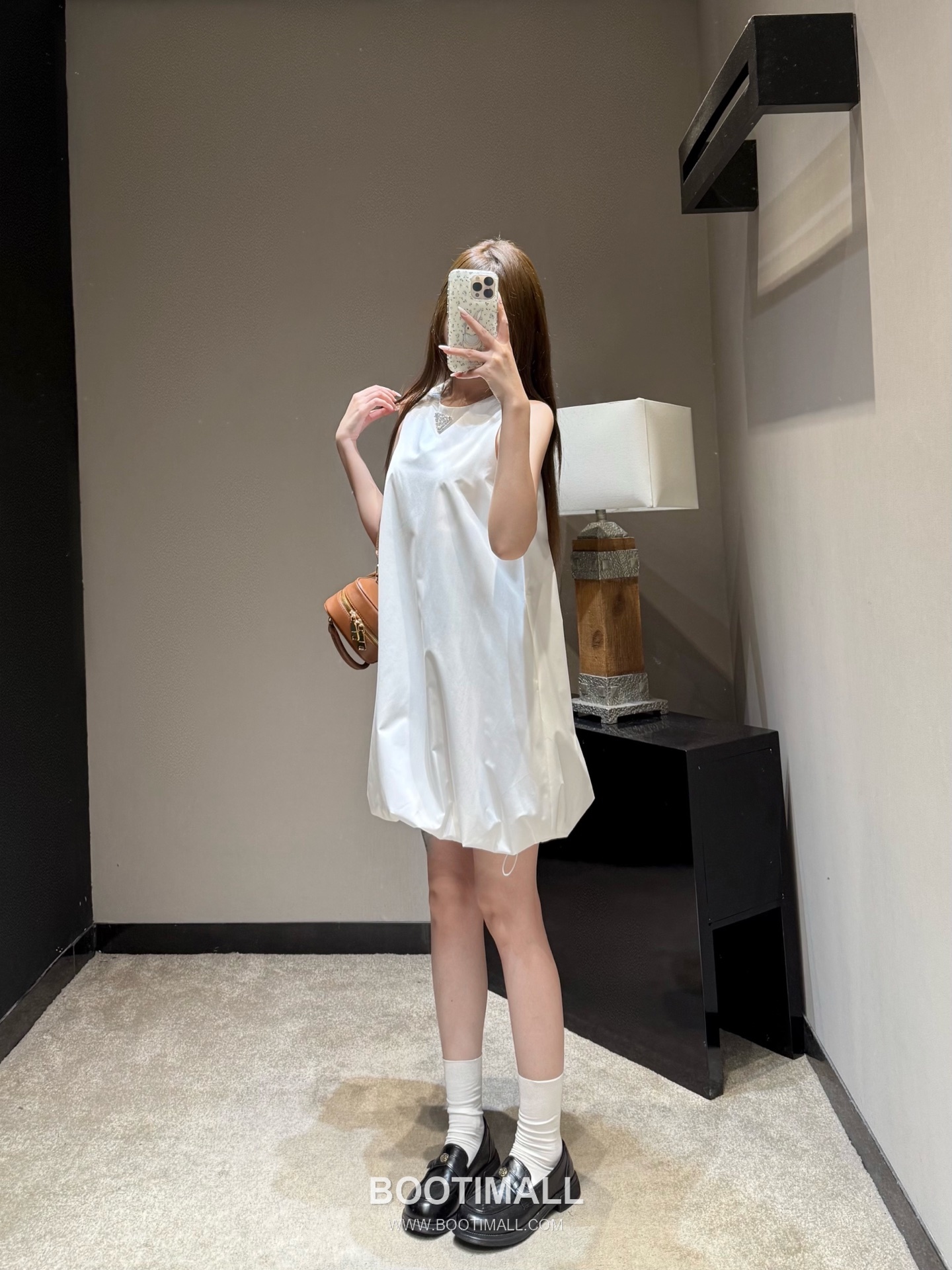 Prada SS26 Polyester Sleeveless Dress Triangle Crystal Logo A-Line 프라다 SS26 폴리에스터 민소매 원피스 트라이앵글 크리스탈 로고 A라인 블랙 원피스 6