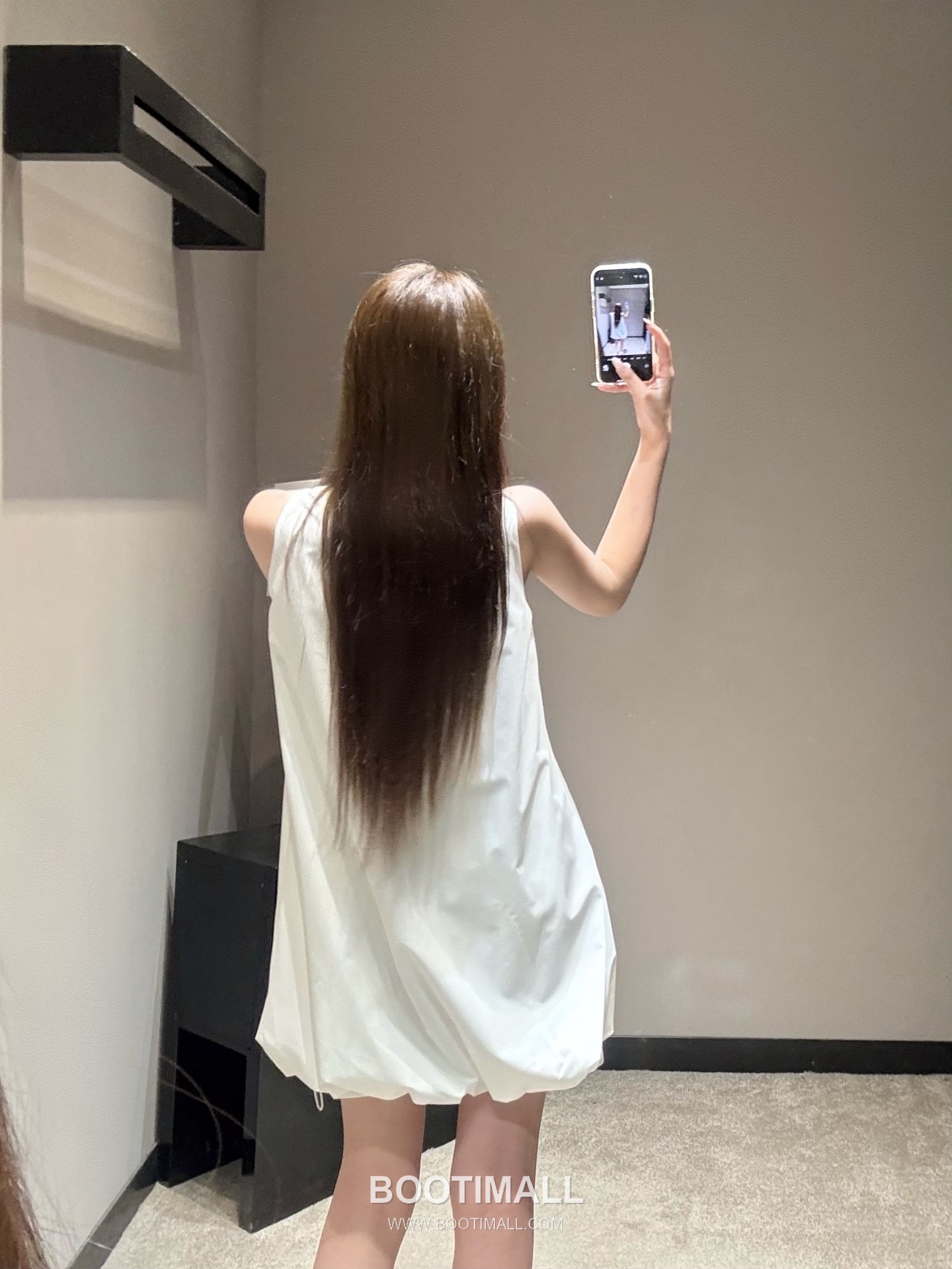 Prada SS26 Polyester Sleeveless Dress Triangle Crystal Logo A-Line 프라다 SS26 폴리에스터 민소매 원피스 트라이앵글 크리스탈 로고 A라인 블랙 원피스 7