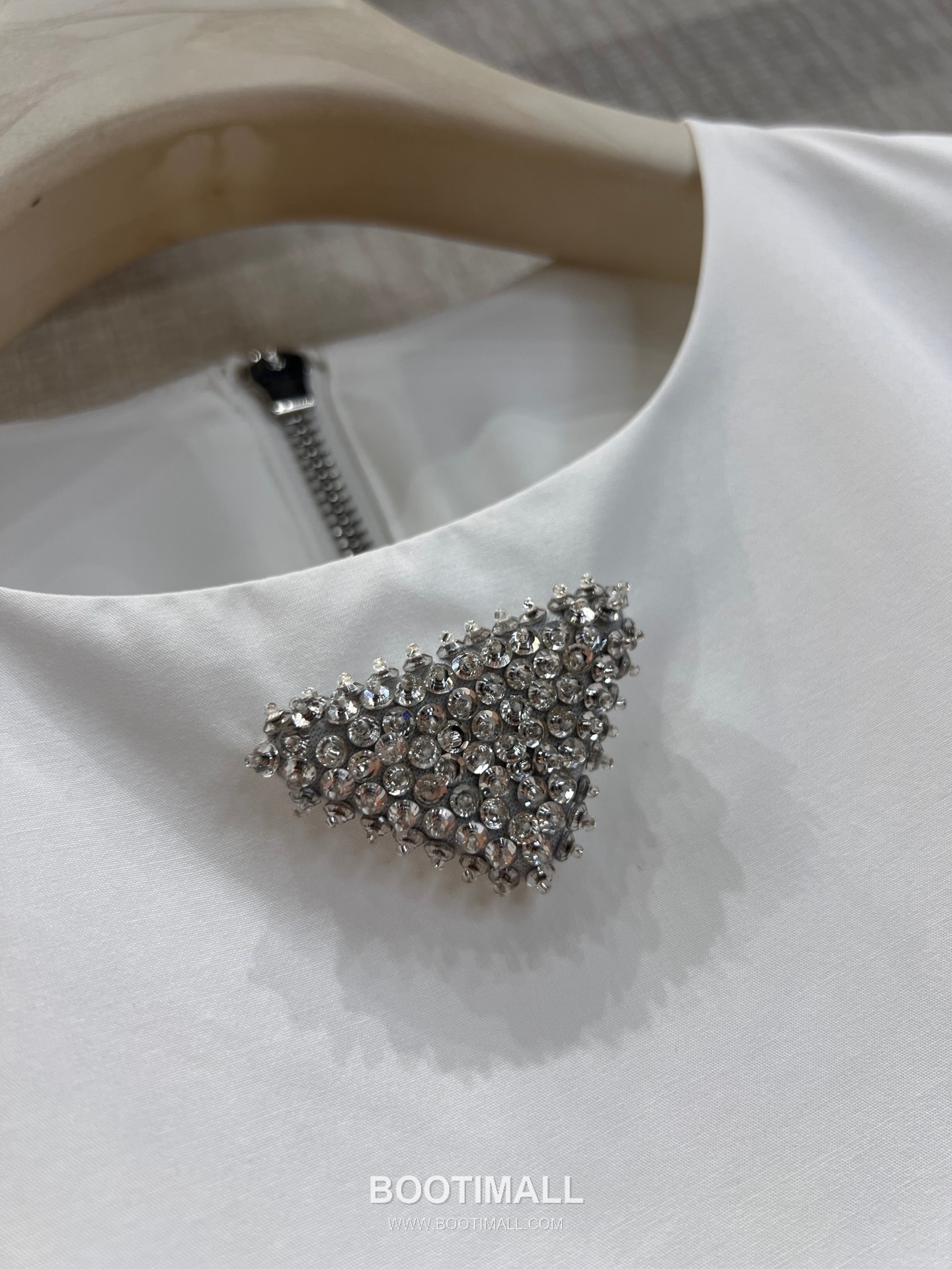 Prada SS26 Polyester Sleeveless Dress Triangle Crystal Logo A-Line 프라다 SS26 폴리에스터 민소매 원피스 트라이앵글 크리스탈 로고 A라인 블랙 원피스 14