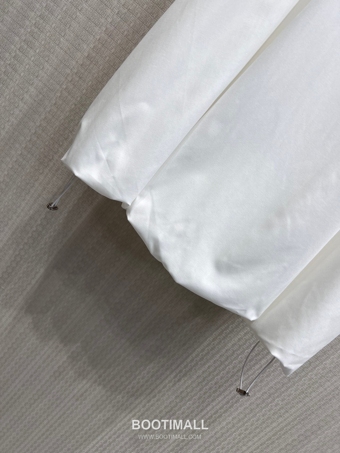 Prada SS26 Polyester Sleeveless Dress Triangle Crystal Logo A-Line 프라다 SS26 폴리에스터 민소매 원피스 트라이앵글 크리스탈 로고 A라인 블랙 원피스 16