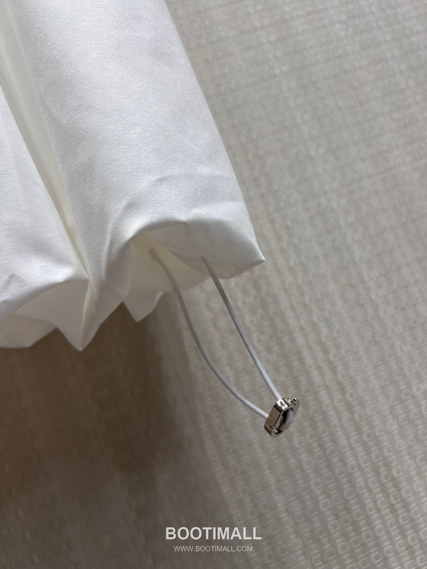 Prada SS26 Polyester Sleeveless Dress Triangle Crystal Logo A-Line 프라다 SS26 폴리에스터 민소매 원피스 트라이앵글 크리스탈 로고 A라인 블랙 원피스 17