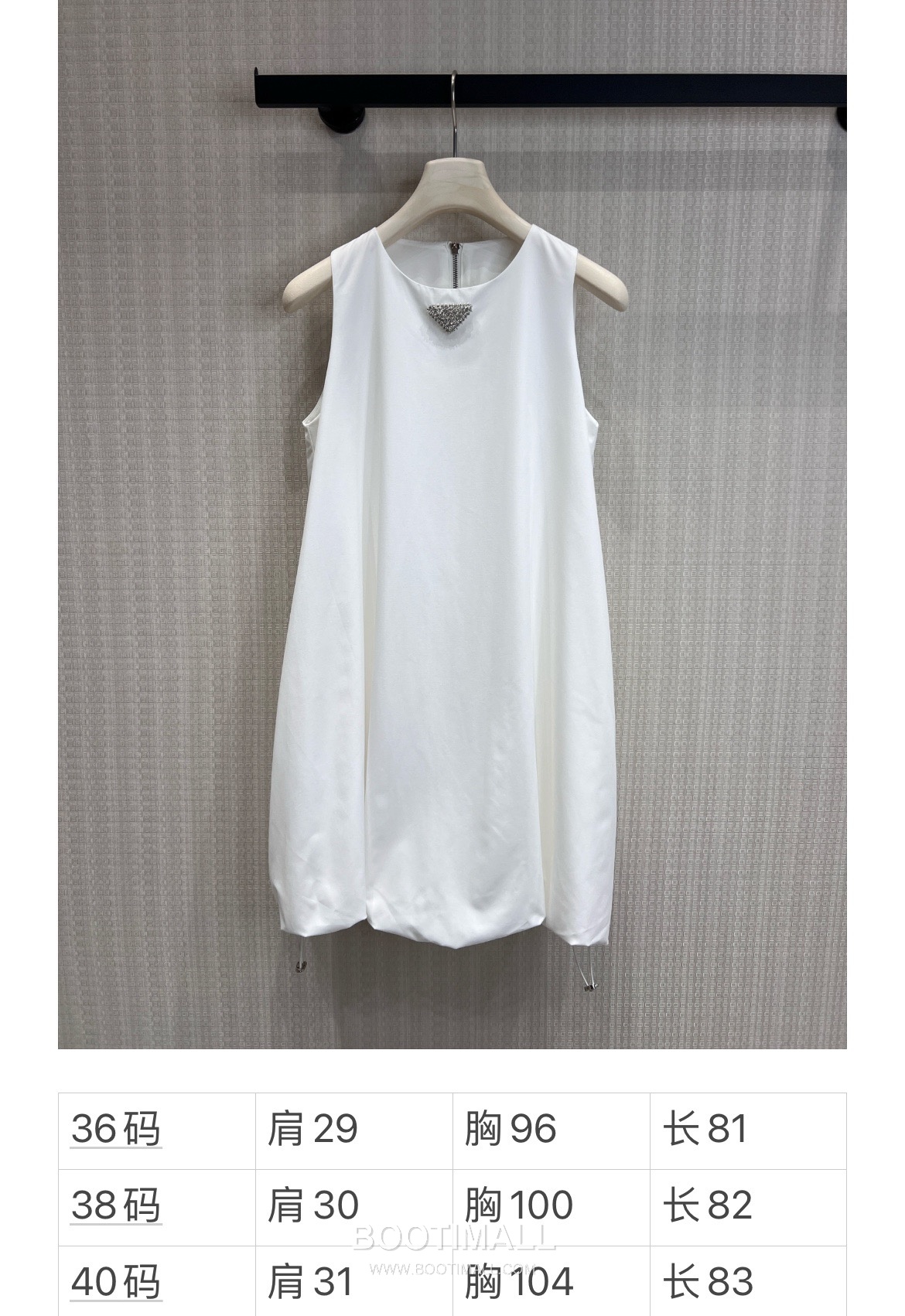 Prada SS26 Polyester Sleeveless Dress Triangle Crystal Logo A-Line 프라다 SS26 폴리에스터 민소매 원피스 트라이앵글 크리스탈 로고 A라인 블랙 원피스 19