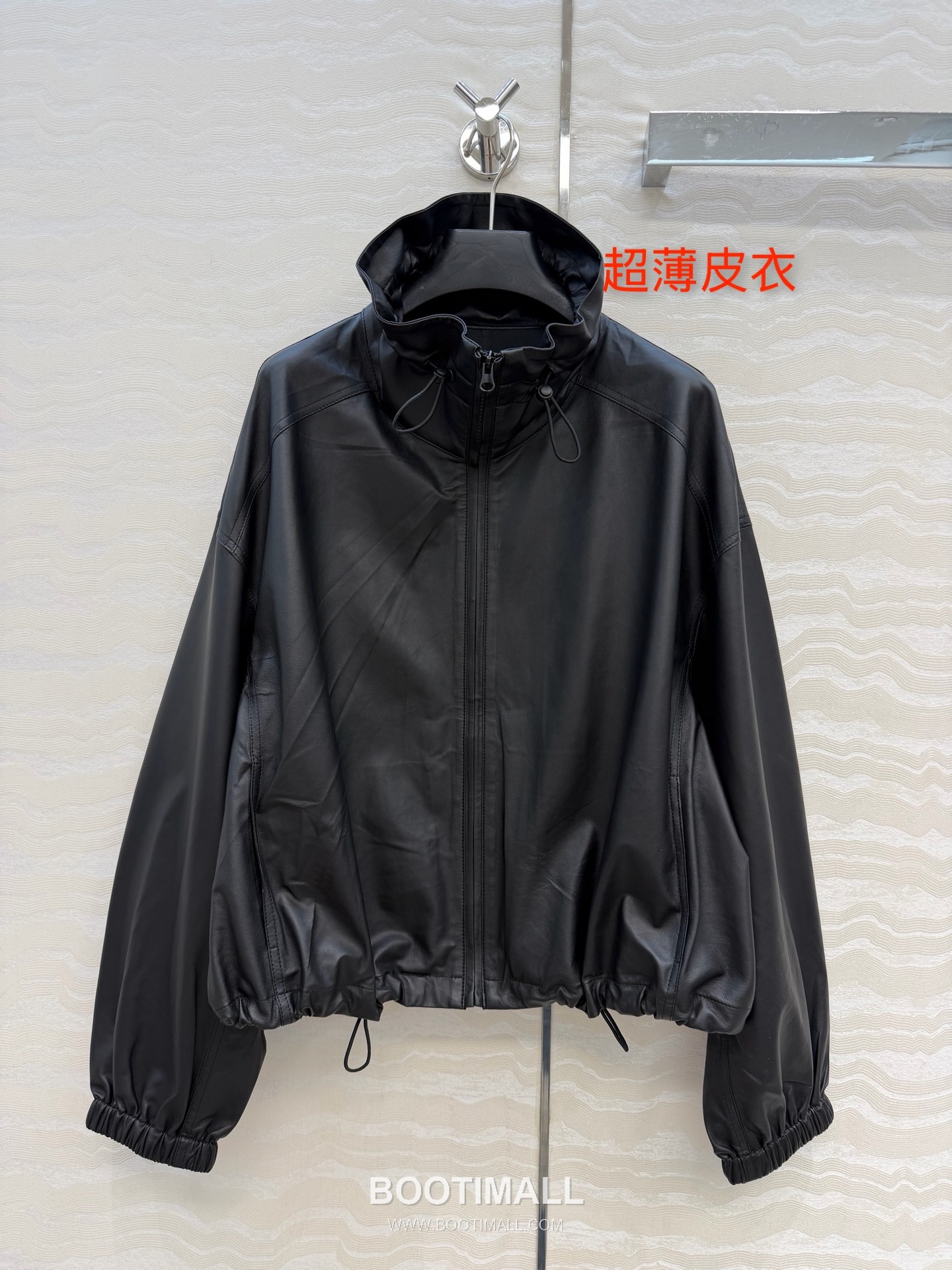 The Row SS26 Lambskin Leather Jacket Stand Collar Drawstring Zip 더로우 SS26 램스킨 레더 재킷 스탠드 카라 드로스트링 집업 블랙 재킷 1