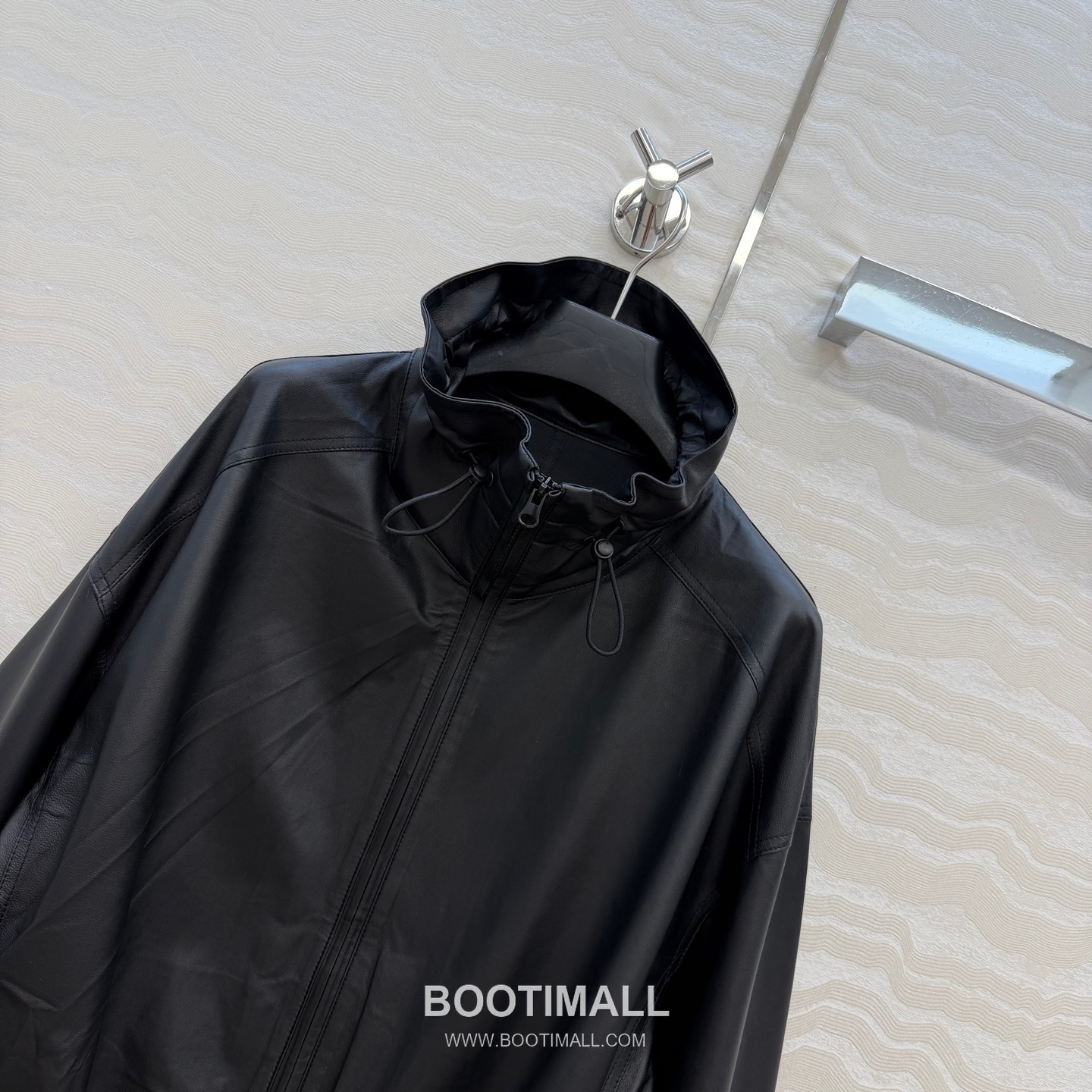 The Row SS26 Lambskin Leather Jacket Stand Collar Drawstring Zip 더로우 SS26 램스킨 레더 재킷 스탠드 카라 드로스트링 집업 블랙 재킷 2