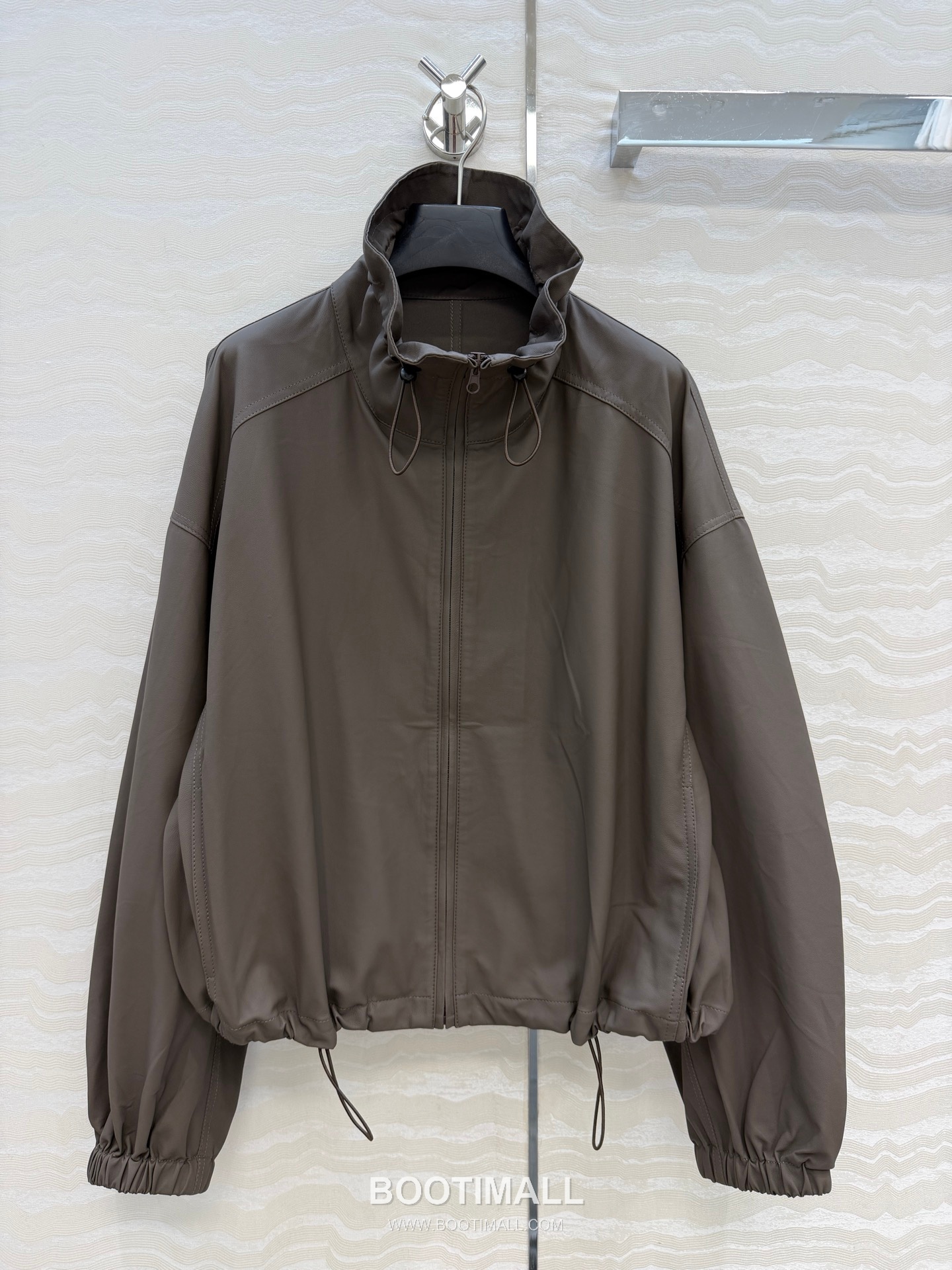The Row SS26 Lambskin Leather Jacket Stand Collar Drawstring Zip 더로우 SS26 램스킨 레더 재킷 스탠드 카라 드로스트링 집업 블랙 재킷 1