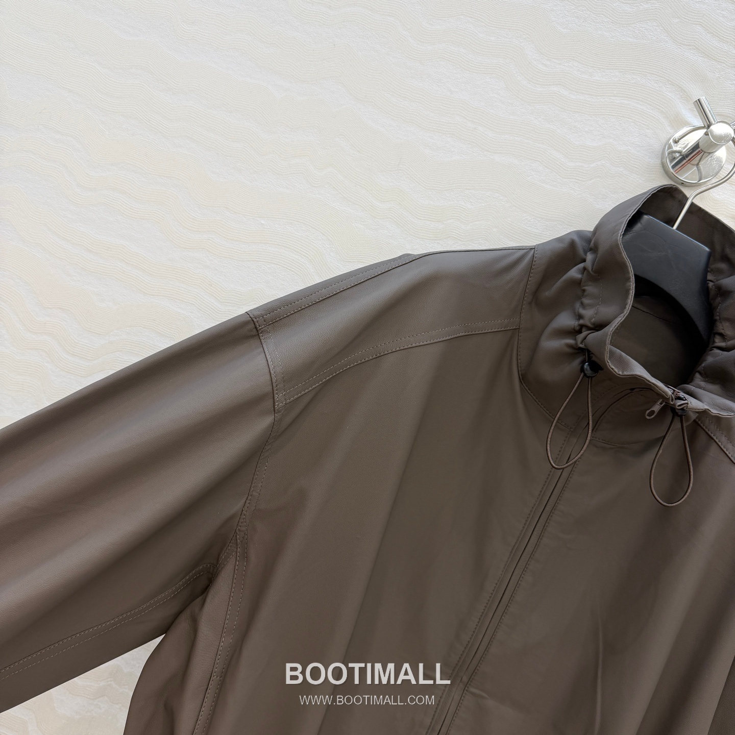 The Row SS26 Lambskin Leather Jacket Stand Collar Drawstring Zip 더로우 SS26 램스킨 레더 재킷 스탠드 카라 드로스트링 집업 블랙 재킷 4