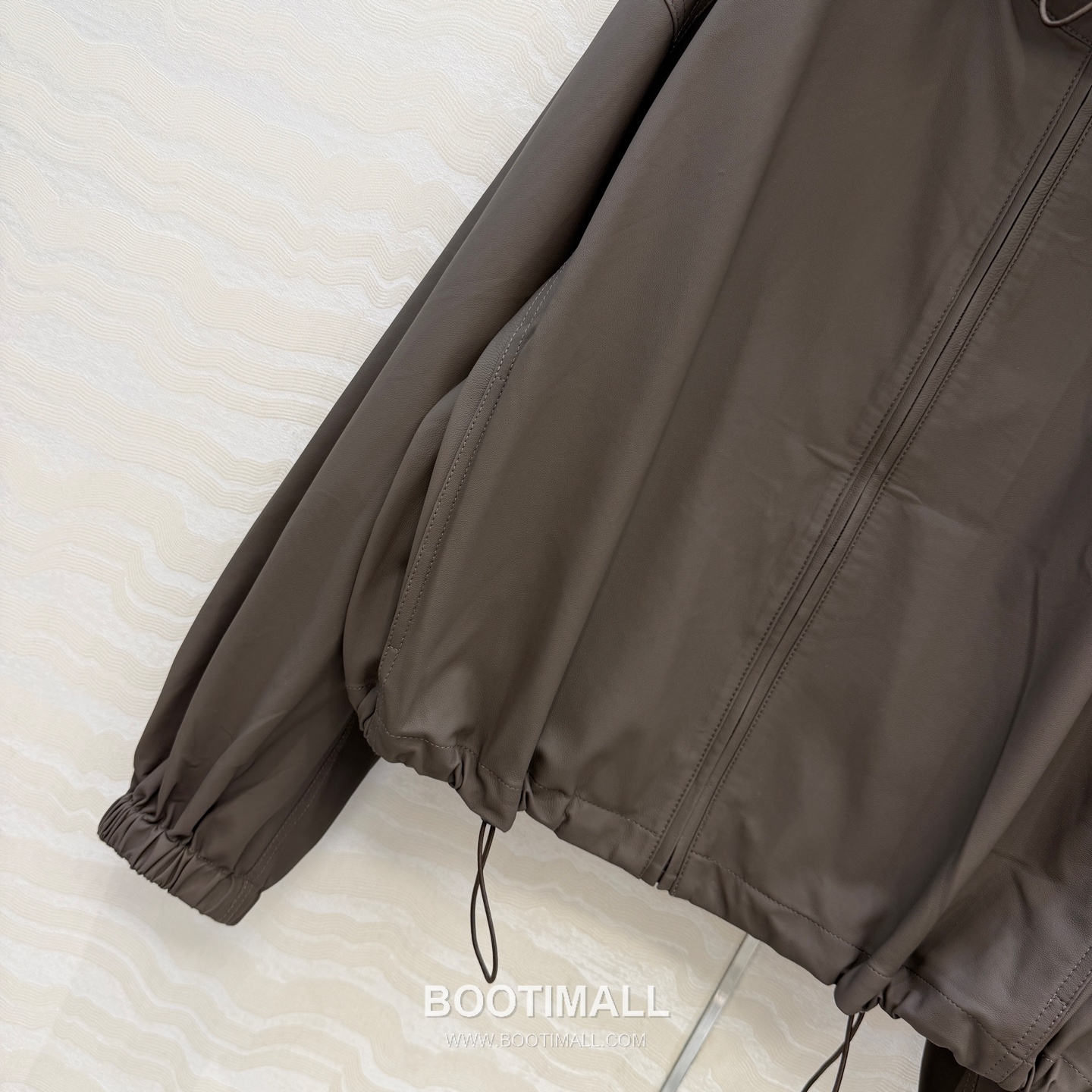 The Row SS26 Lambskin Leather Jacket Stand Collar Drawstring Zip 더로우 SS26 램스킨 레더 재킷 스탠드 카라 드로스트링 집업 블랙 재킷 6