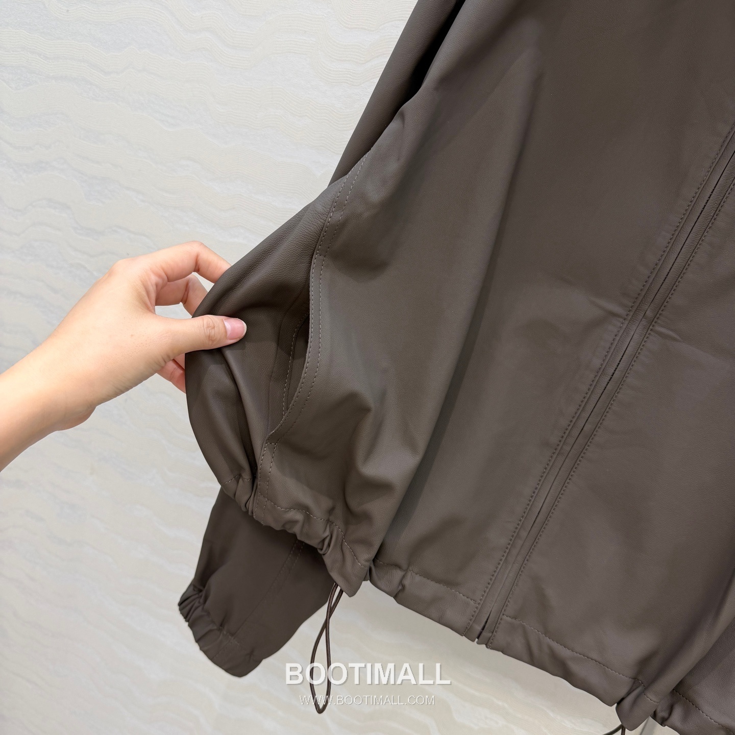 The Row SS26 Lambskin Leather Jacket Stand Collar Drawstring Zip 더로우 SS26 램스킨 레더 재킷 스탠드 카라 드로스트링 집업 블랙 재킷 7