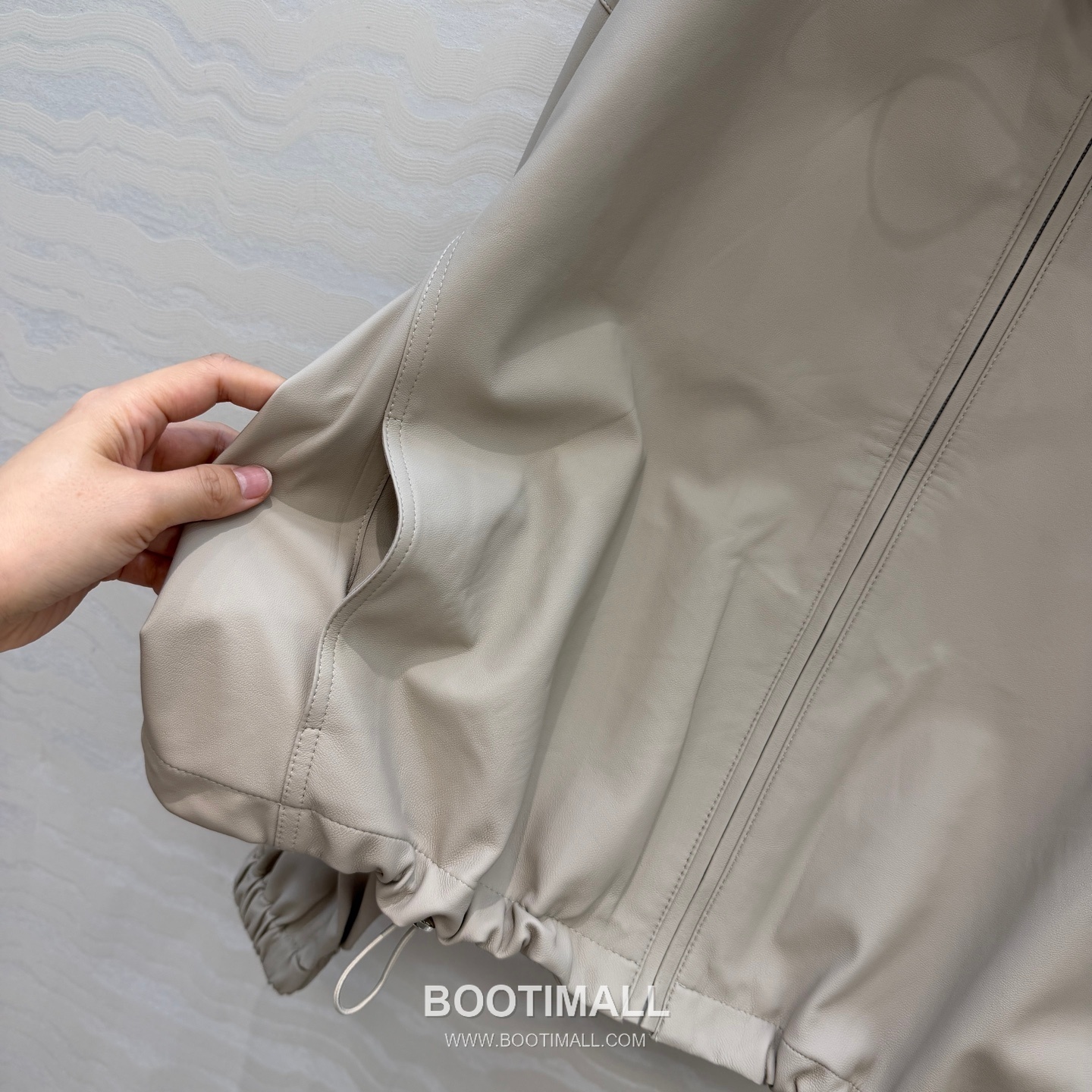 The Row SS26 Lambskin Leather Jacket Stand Collar Drawstring Zip 더로우 SS26 램스킨 레더 재킷 스탠드 카라 드로스트링 집업 블랙 재킷 7