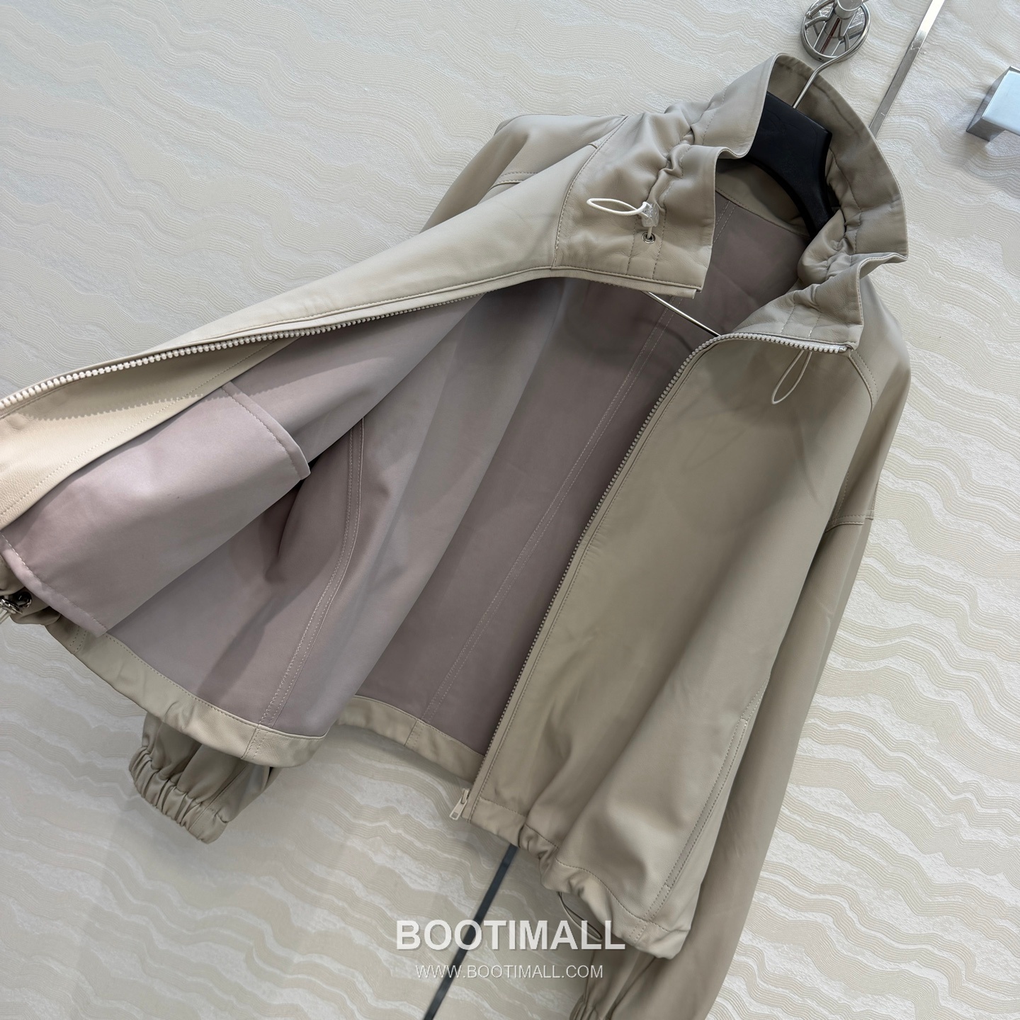 The Row SS26 Lambskin Leather Jacket Stand Collar Drawstring Zip 더로우 SS26 램스킨 레더 재킷 스탠드 카라 드로스트링 집업 블랙 재킷 8