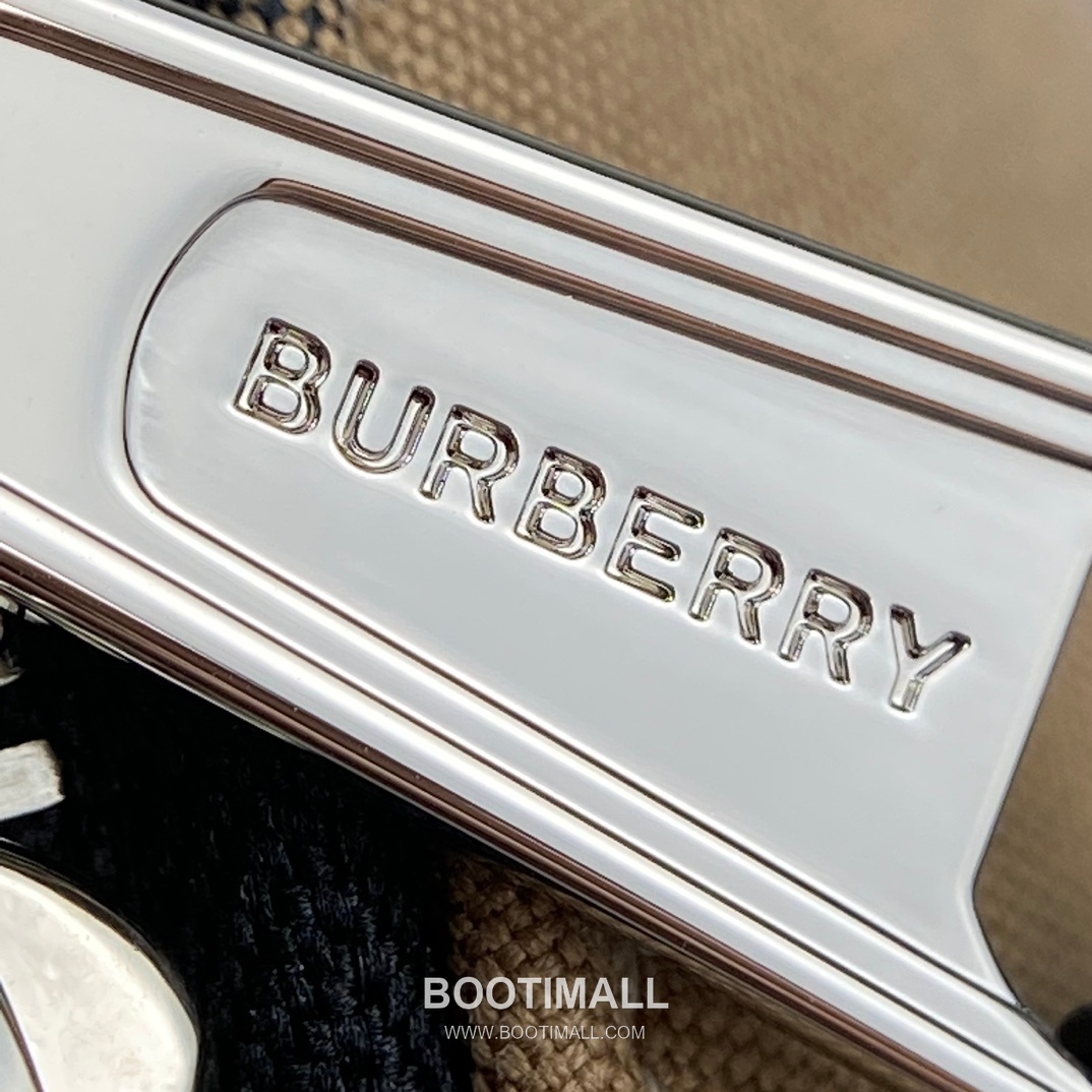 버버리 체크 캔버스 카프스킨 브라운 백팩 Burberry Check Canvas Calfskin Brown Backpack 42.5cm 23