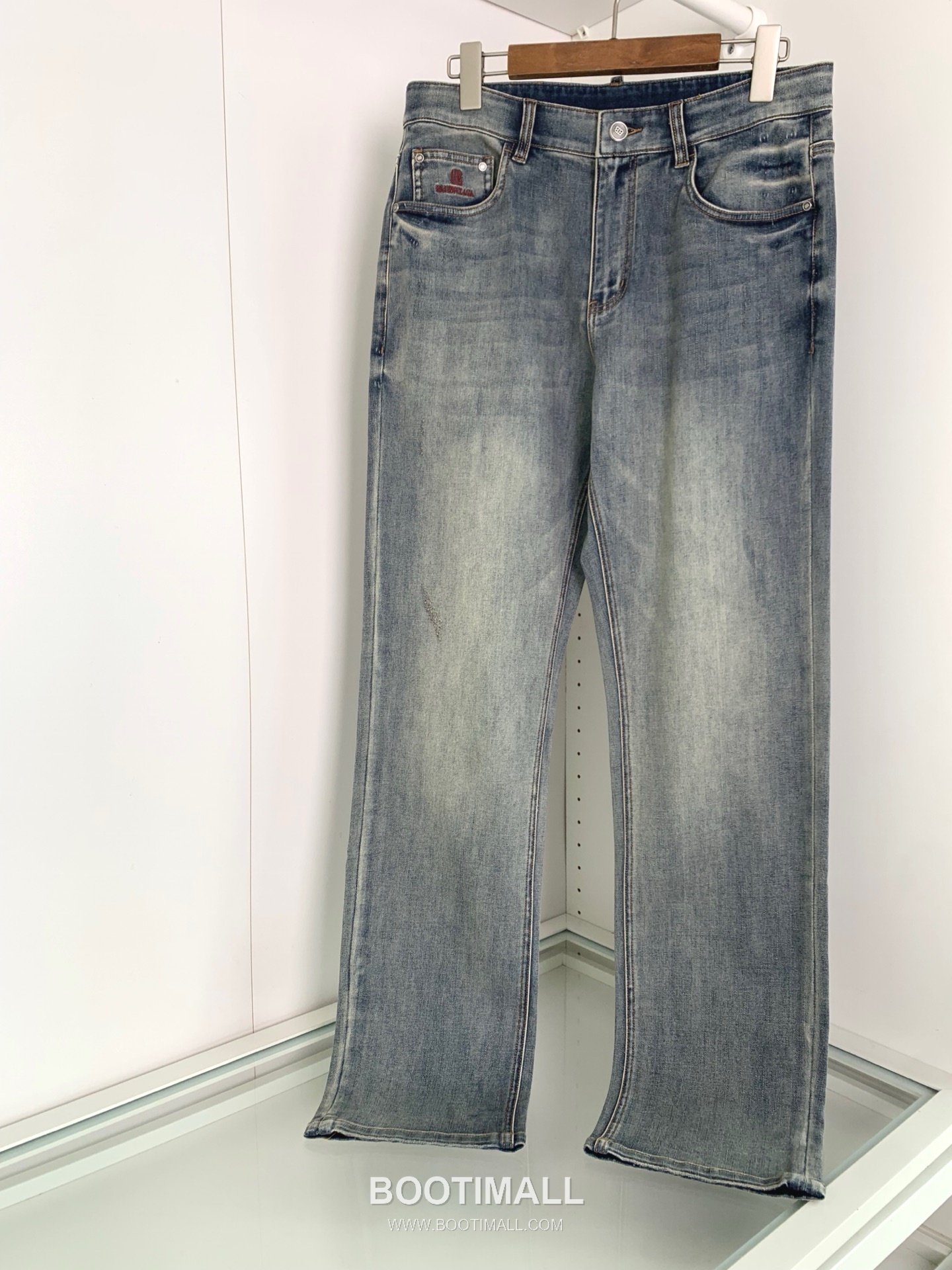발렌시아가 2026 SS 코튼 데님 블루 워싱 로고 자수 스트레이트핏 진 Balenciaga 2026 SS Cotton Denim Blue Washed Logo Embroidered Straight Fit Jeans D29573 M 1
