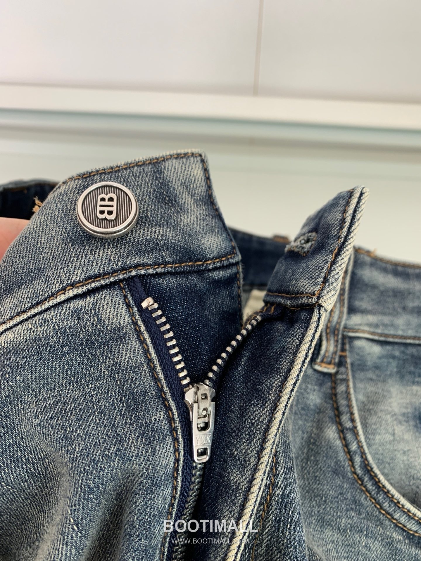 발렌시아가 2026 SS 코튼 데님 블루 워싱 로고 자수 스트레이트핏 진 Balenciaga 2026 SS Cotton Denim Blue Washed Logo Embroidered Straight Fit Jeans D29573 M 6