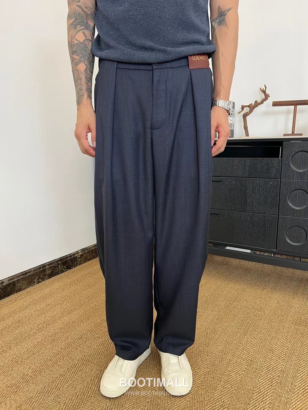 로에베 2026 SS 코튼 네이비 스트레이트핏 밴딩 슬랙스 팬츠 Loewe 2026 SS Cotton Navy Straight Fit Elastic Waist Slacks Pants D33542 2