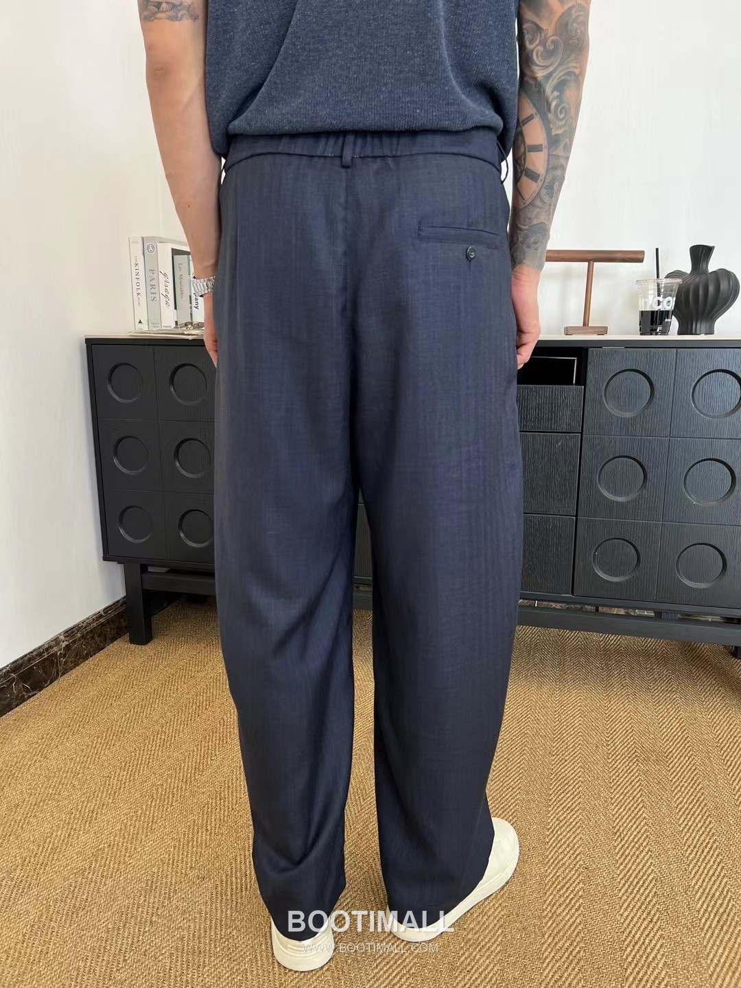 로에베 2026 SS 코튼 네이비 스트레이트핏 밴딩 슬랙스 팬츠 Loewe 2026 SS Cotton Navy Straight Fit Elastic Waist Slacks Pants D33542 3