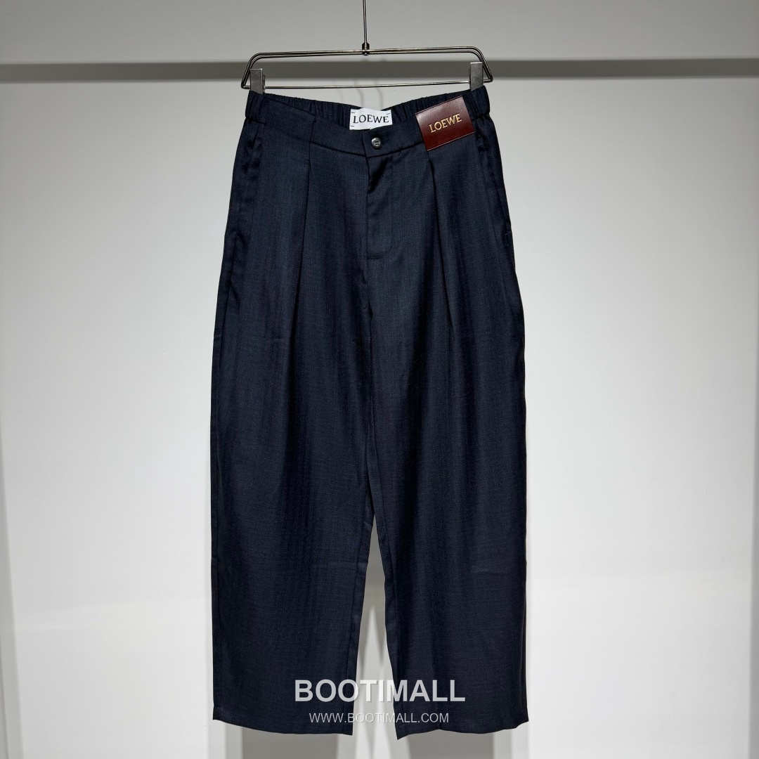 로에베 2026 SS 코튼 네이비 스트레이트핏 밴딩 슬랙스 팬츠 Loewe 2026 SS Cotton Navy Straight Fit Elastic Waist Slacks Pants D33542 4