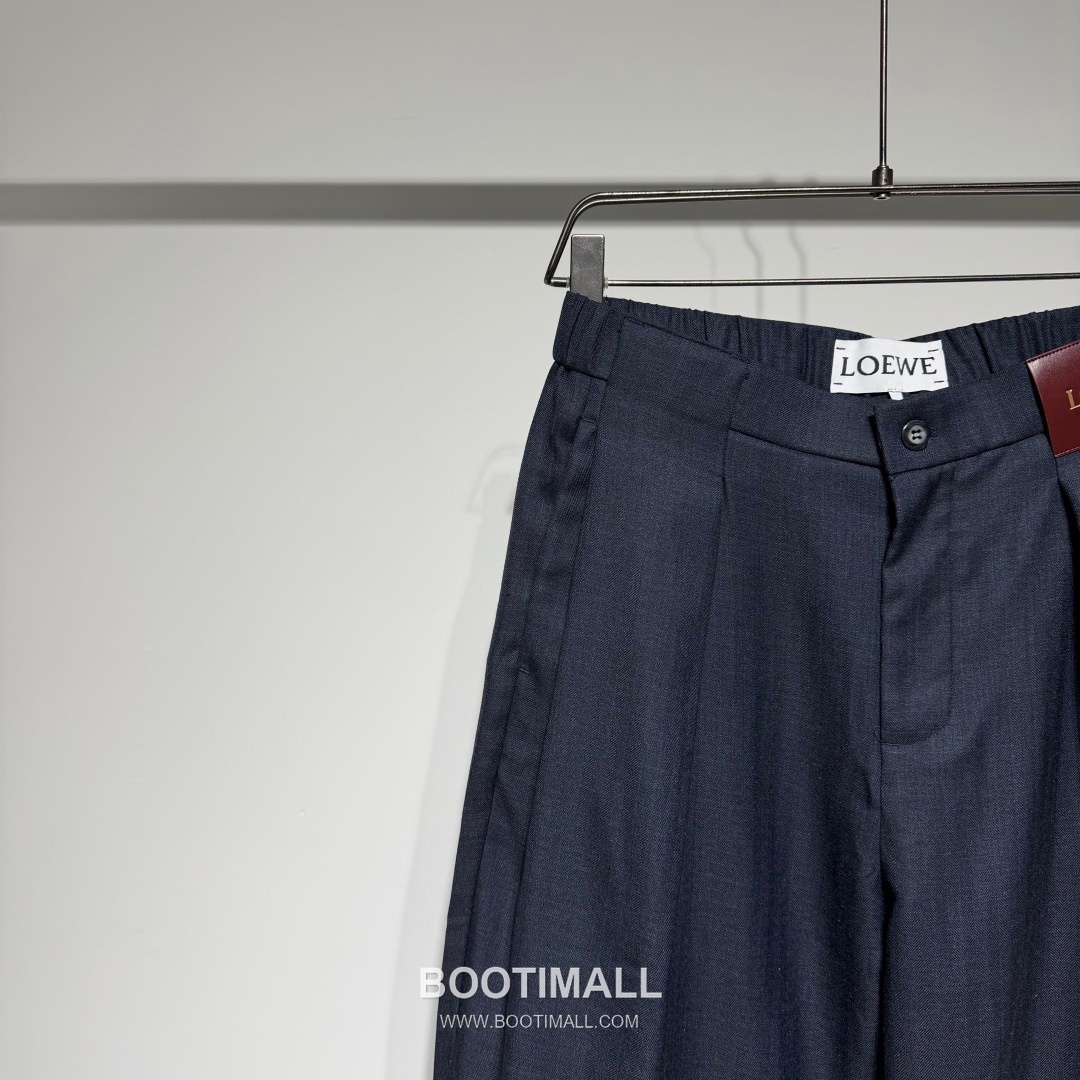 로에베 2026 SS 코튼 네이비 스트레이트핏 밴딩 슬랙스 팬츠 Loewe 2026 SS Cotton Navy Straight Fit Elastic Waist Slacks Pants D33542 5