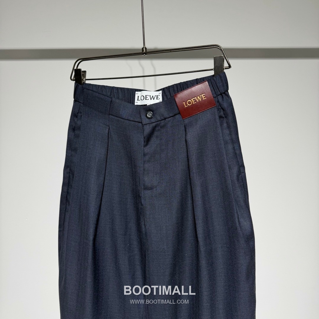 로에베 2026 SS 코튼 네이비 스트레이트핏 밴딩 슬랙스 팬츠 Loewe 2026 SS Cotton Navy Straight Fit Elastic Waist Slacks Pants D33542 8