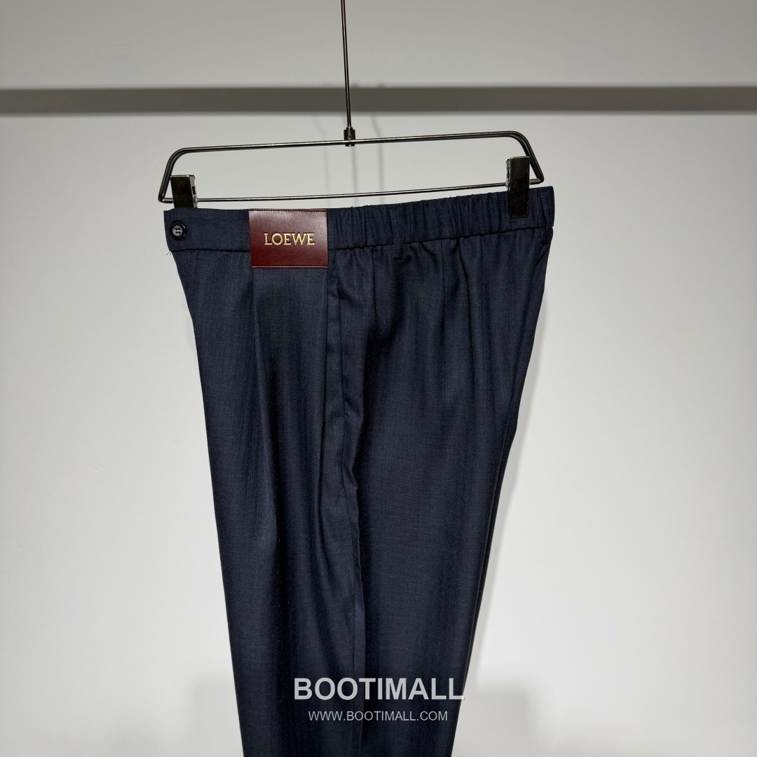 로에베 2026 SS 코튼 네이비 스트레이트핏 밴딩 슬랙스 팬츠 Loewe 2026 SS Cotton Navy Straight Fit Elastic Waist Slacks Pants D33542 9