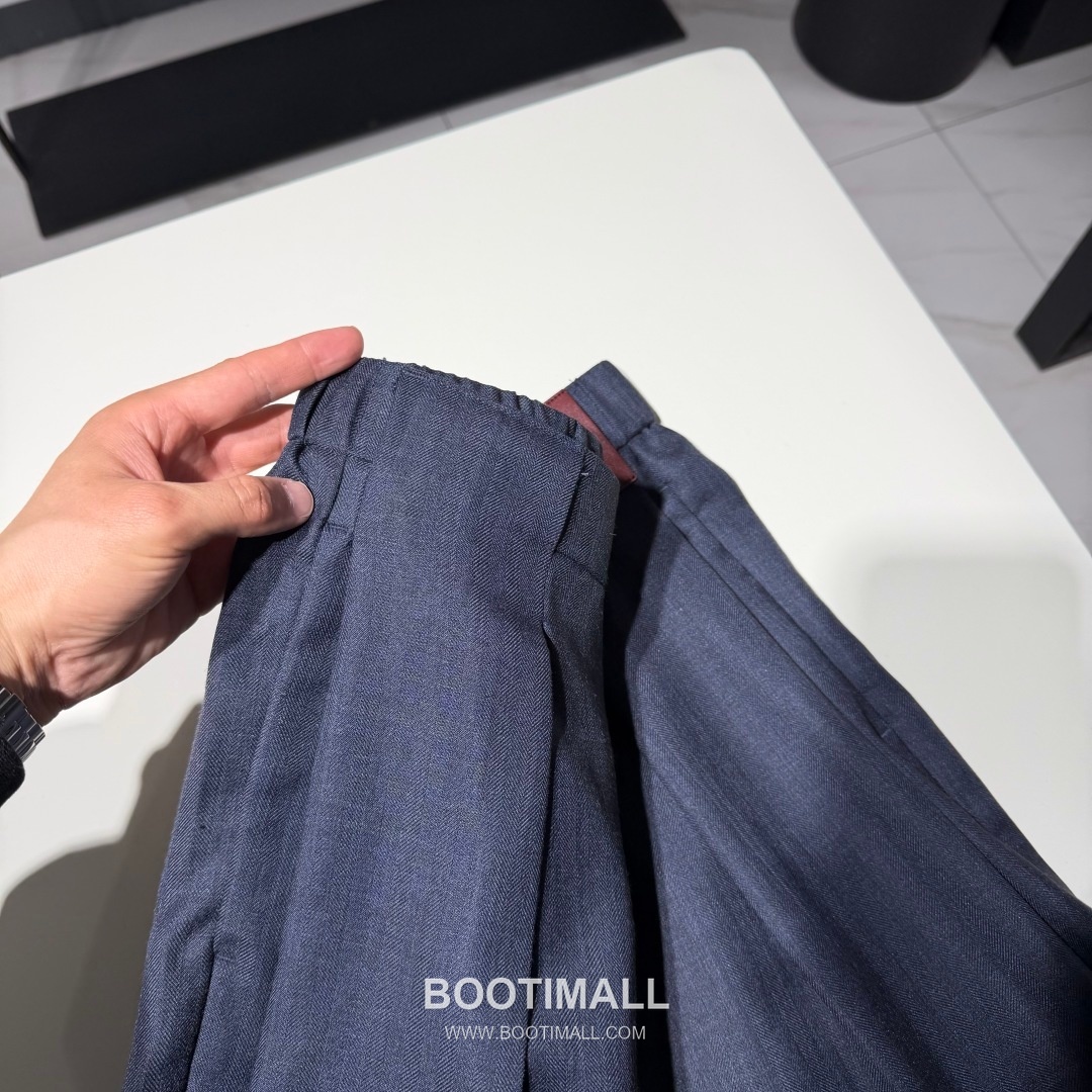 로에베 2026 SS 코튼 네이비 스트레이트핏 밴딩 슬랙스 팬츠 Loewe 2026 SS Cotton Navy Straight Fit Elastic Waist Slacks Pants D33542 13