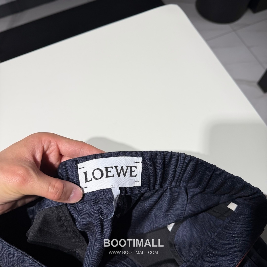 로에베 2026 SS 코튼 네이비 스트레이트핏 밴딩 슬랙스 팬츠 Loewe 2026 SS Cotton Navy Straight Fit Elastic Waist Slacks Pants D33542 14
