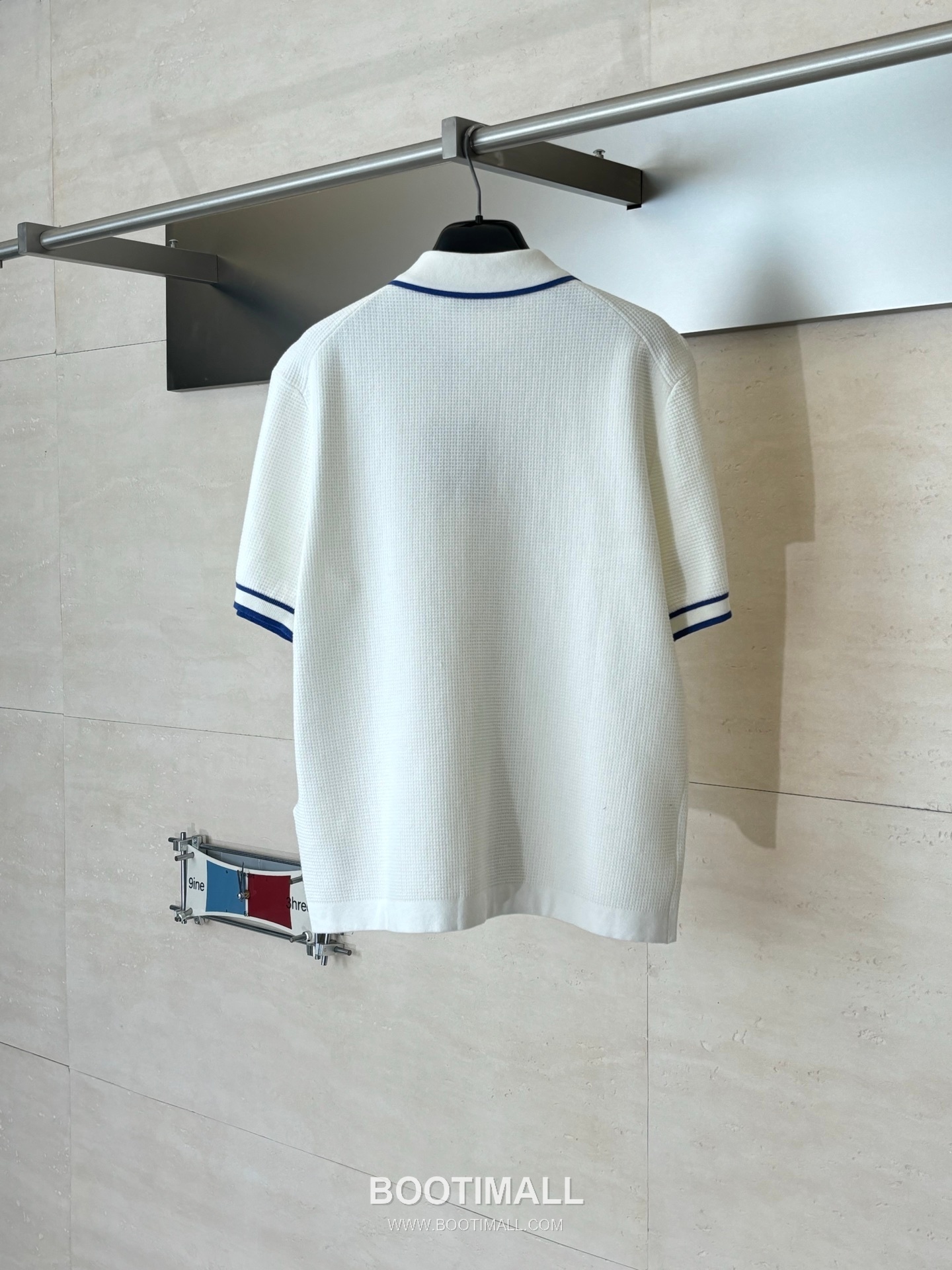 루이비통 2026 SS 코튼 실크 블루 로고 자수 와플 니트 반팔 화이트 가디건 Louis Vuitton 2026 SS Cotton Silk Blue Logo Embroidered Waffle Knit Short Sleeve Cardigan D31563 M 2