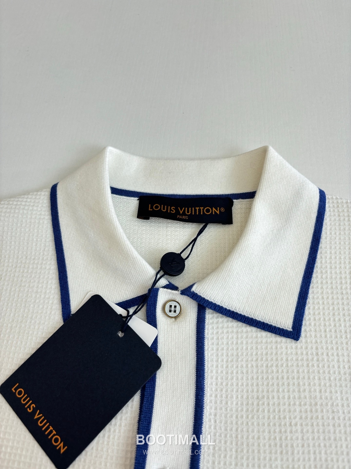 루이비통 2026 SS 코튼 실크 블루 로고 자수 와플 니트 반팔 화이트 가디건 Louis Vuitton 2026 SS Cotton Silk Blue Logo Embroidered Waffle Knit Short Sleeve Cardigan D31563 M 5