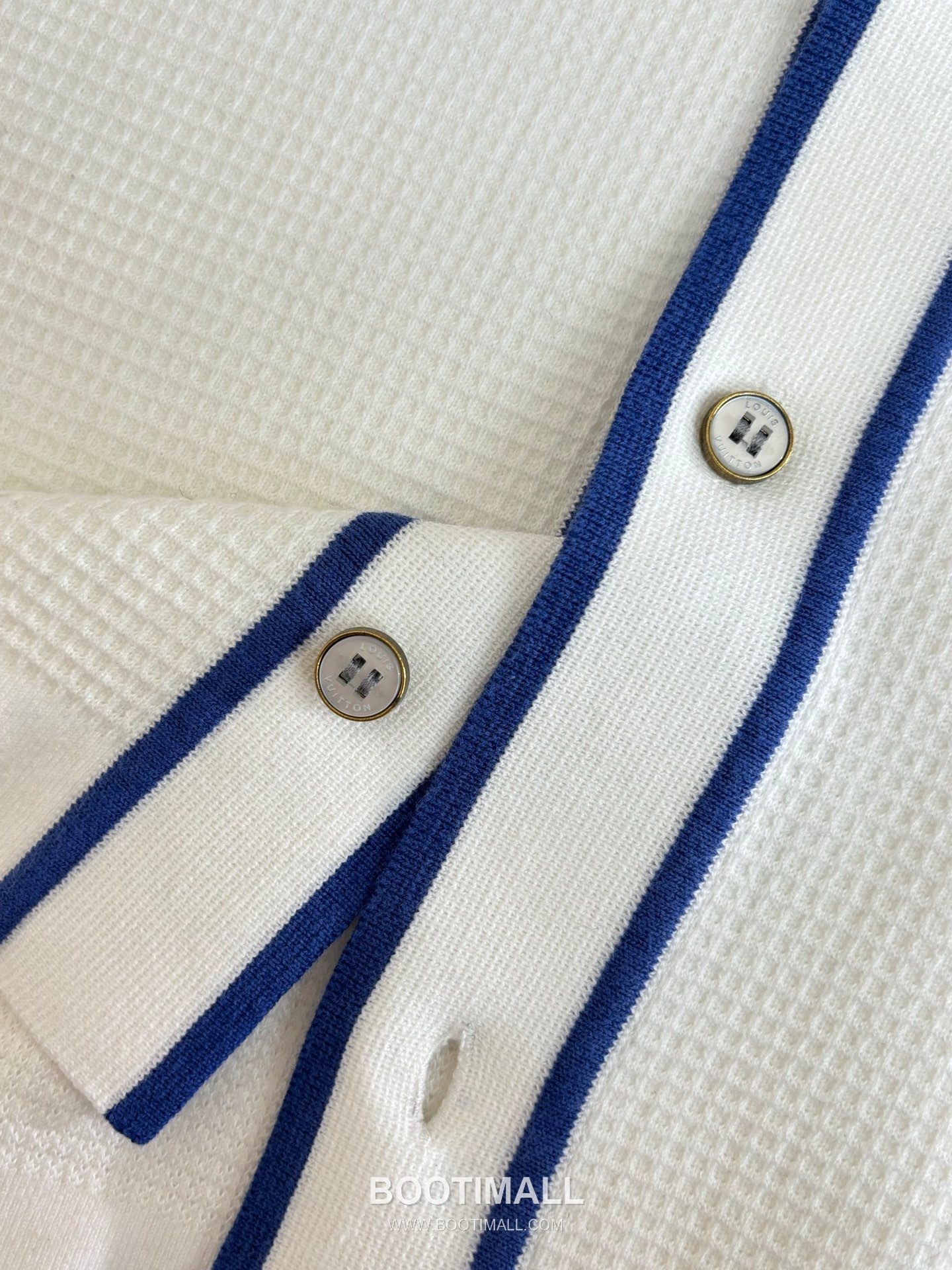 루이비통 2026 SS 코튼 실크 블루 로고 자수 와플 니트 반팔 화이트 가디건 Louis Vuitton 2026 SS Cotton Silk Blue Logo Embroidered Waffle Knit Short Sleeve Cardigan D31563 M 7