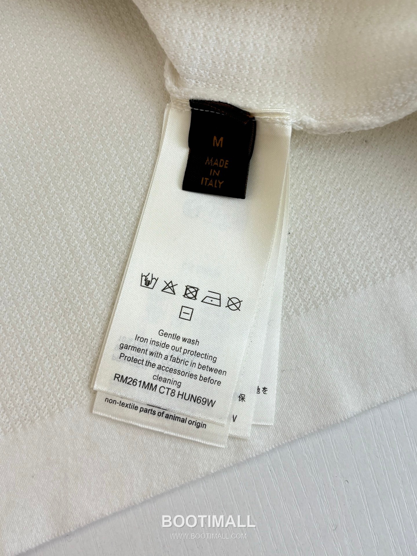 루이비통 2026 SS 코튼 실크 블루 로고 자수 와플 니트 반팔 화이트 가디건 Louis Vuitton 2026 SS Cotton Silk Blue Logo Embroidered Waffle Knit Short Sleeve Cardigan D31563 M 10