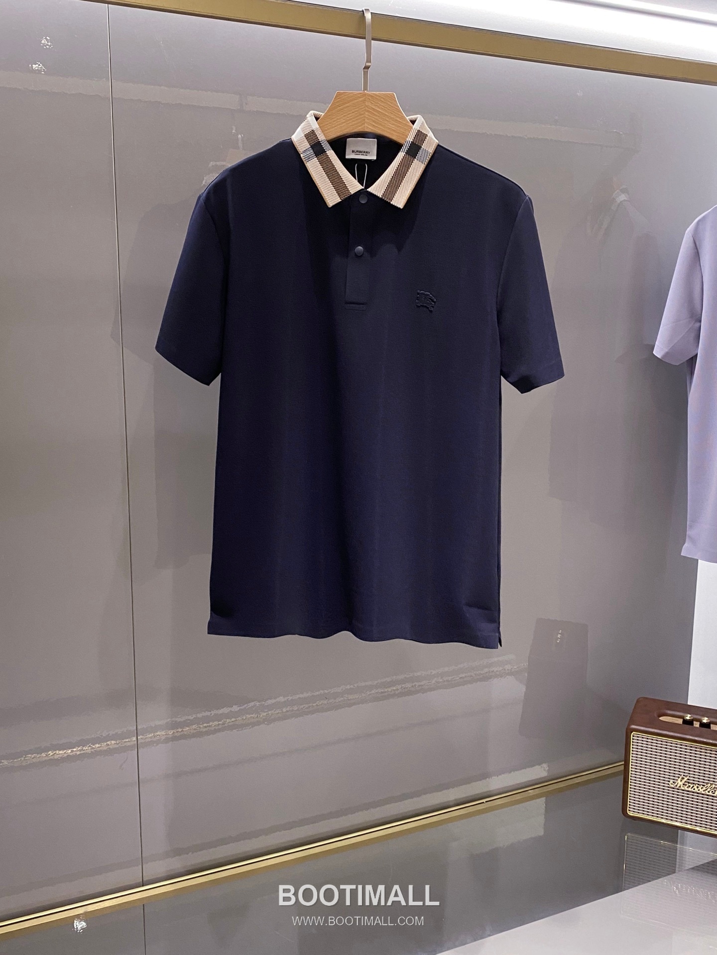 버버리 2026 FW 나일론 스판 블랙 로고 패치 와플 니트 카라 반팔 블랙 티셔츠 Burberry 2026 FW Nylon Spandex Black Logo Patch Waffle Knit Polo Short Sleeve T-Shirt D23526 52 1