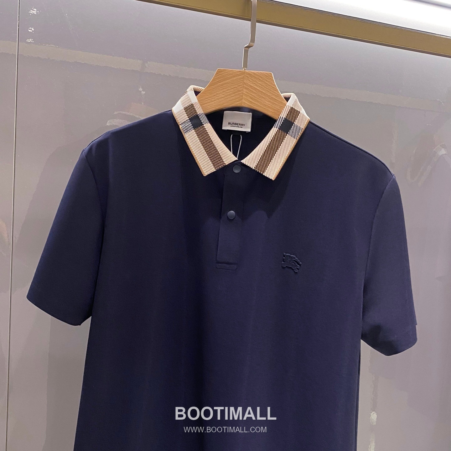 버버리 2026 FW 나일론 스판 블랙 로고 패치 와플 니트 카라 반팔 블랙 티셔츠 Burberry 2026 FW Nylon Spandex Black Logo Patch Waffle Knit Polo Short Sleeve T-Shirt D23526 52 3